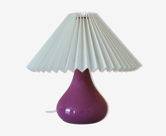 Lampe upcyclée fuchsia abat-jour plissé