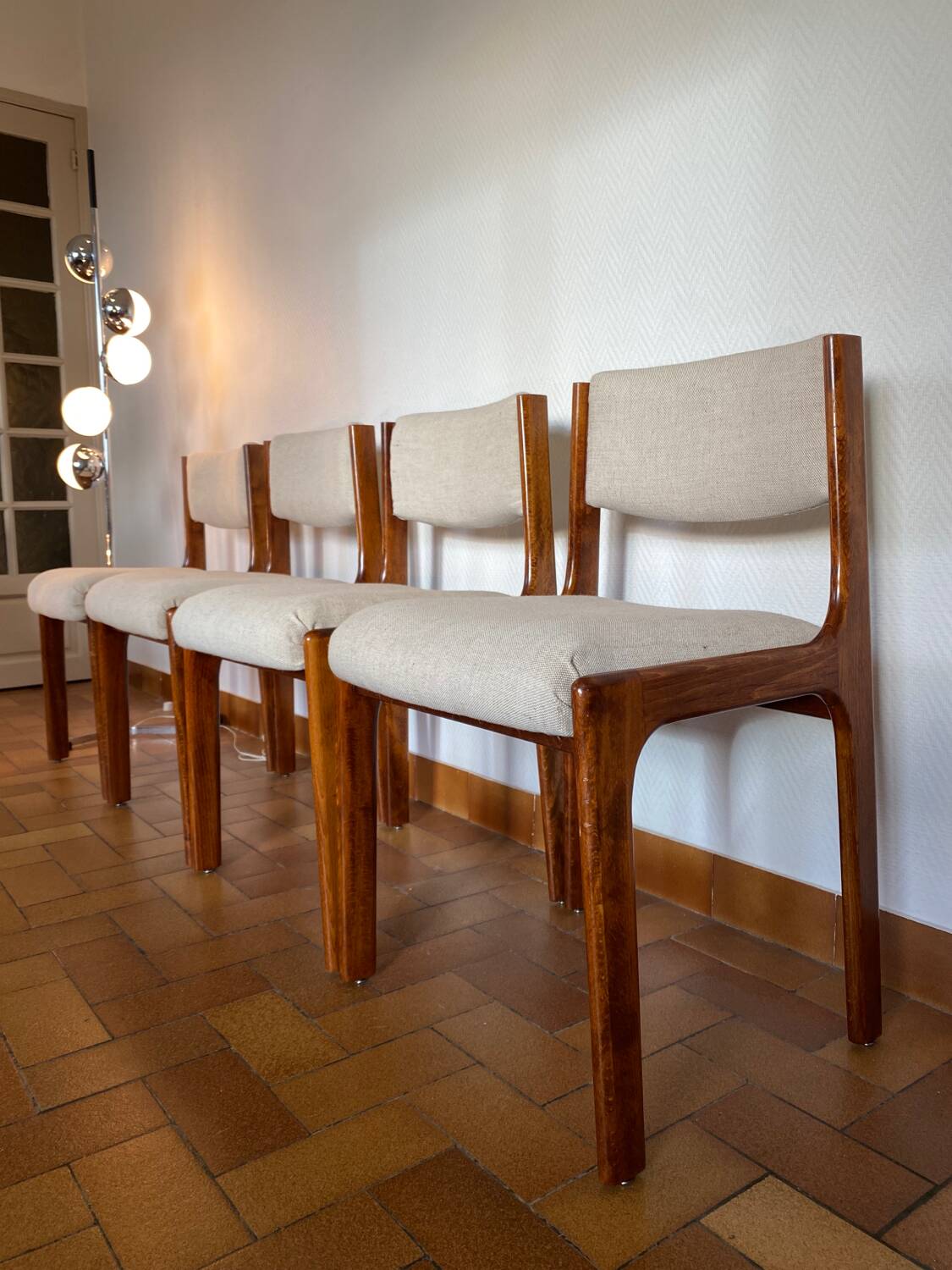 Suite de 4 chaises de style scandinave