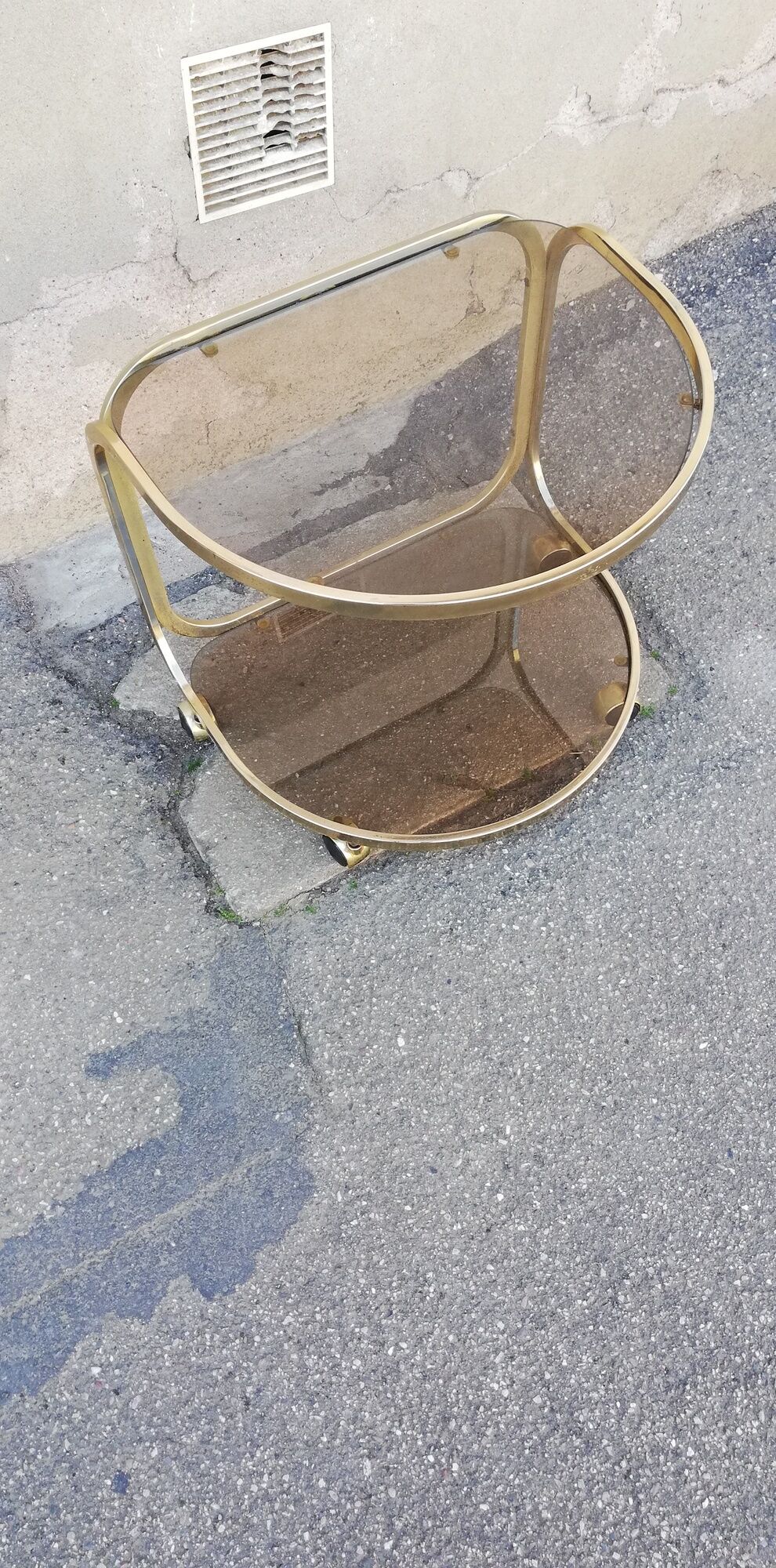 Desserte vintage en laiton et verre fumé