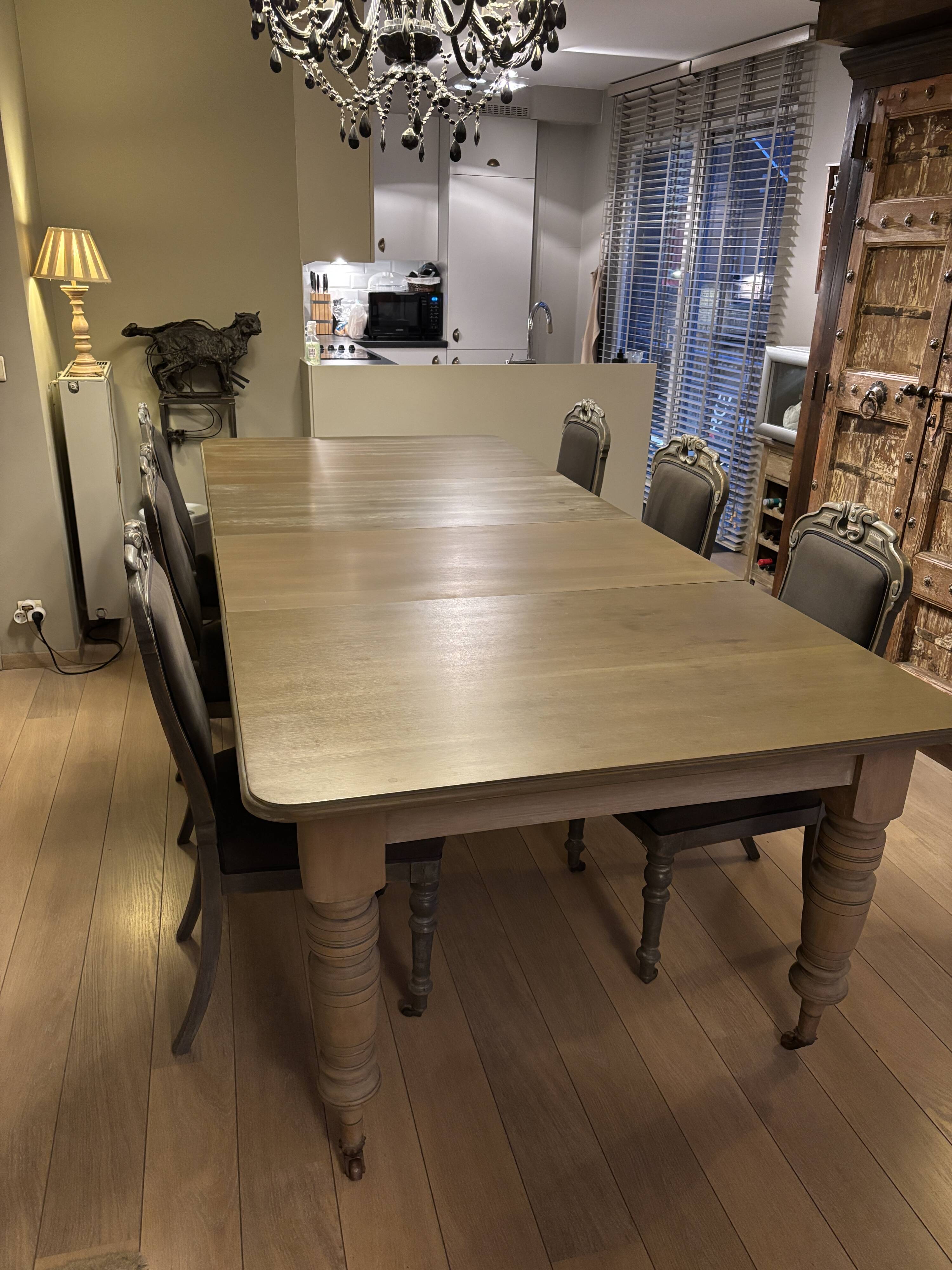 Dining table with 6 chairs