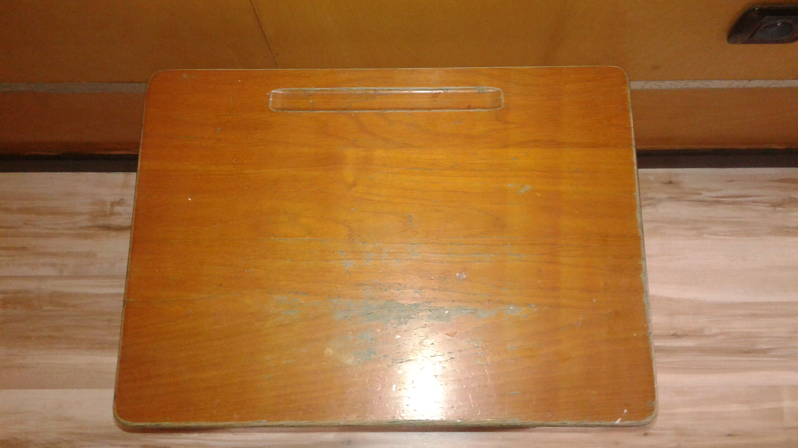 Children's desk model 322 by Jacques Hitier Mullca edition