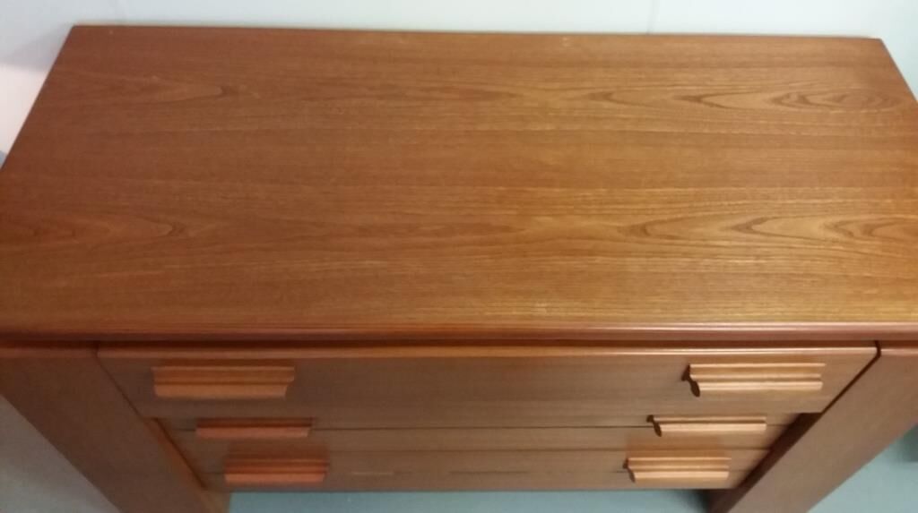 Oak-plated dresser 1980
