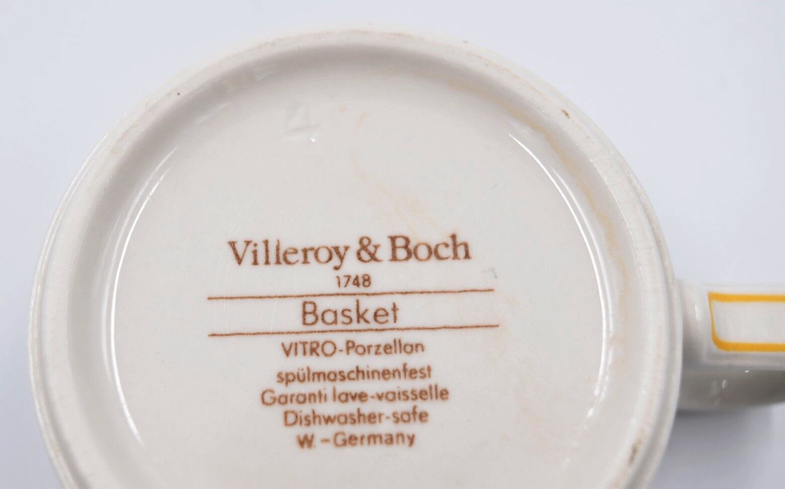 Villeroy Tea Cup - Boch Basket Decor