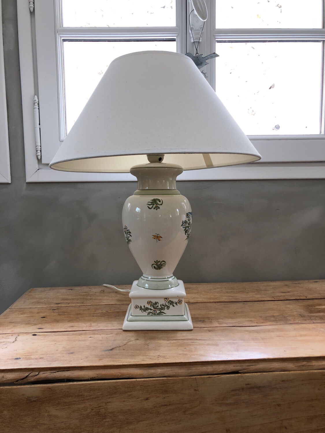 Antique lamp foot in Moustiers porcelain