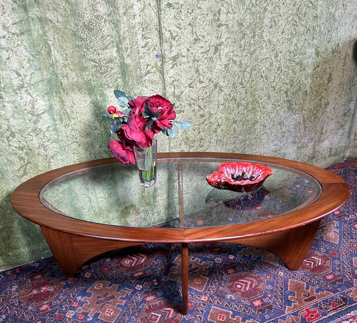 Table basse vintage rétro vintage ovale en teck par GPlan 1960
