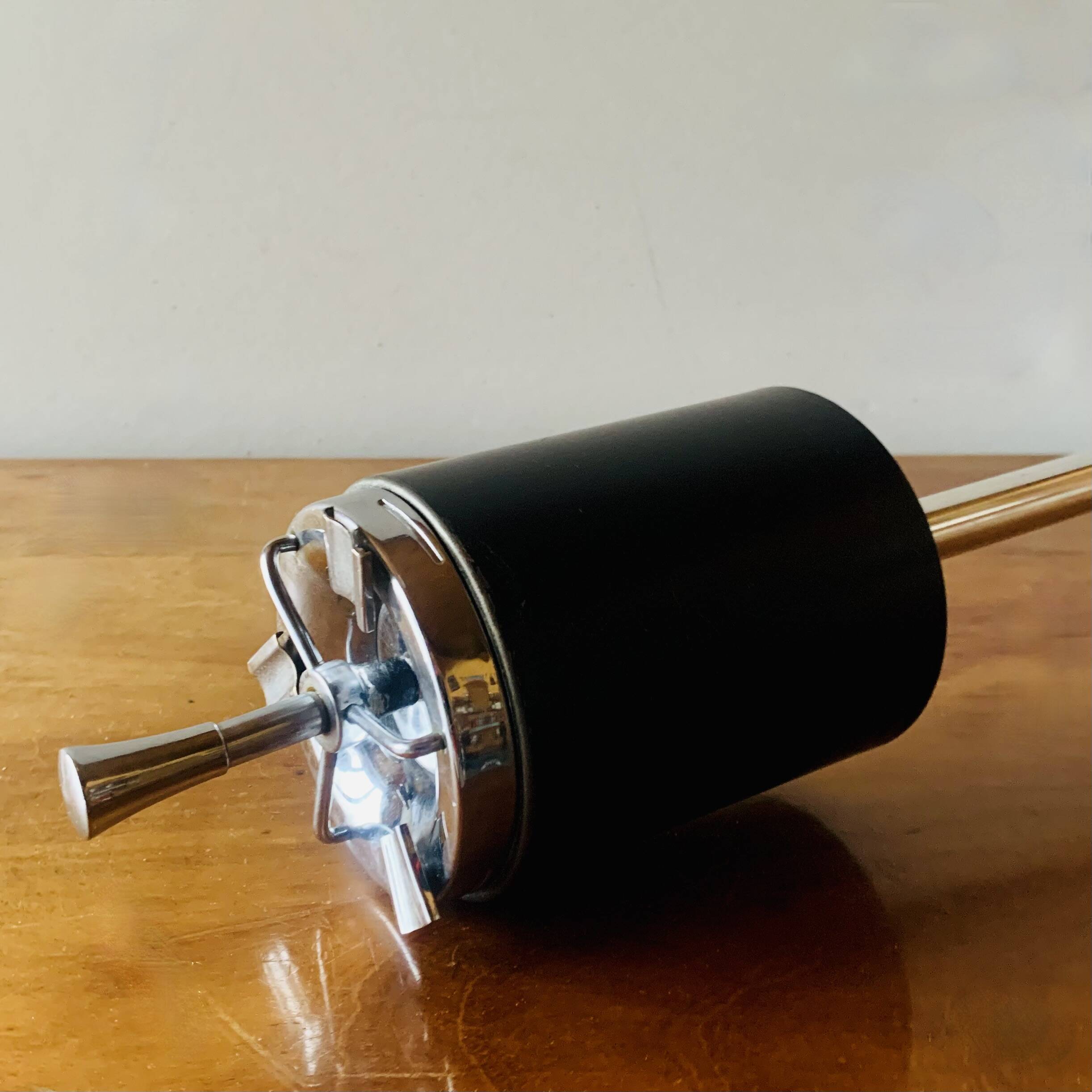 Vintage metal ashtray - push up