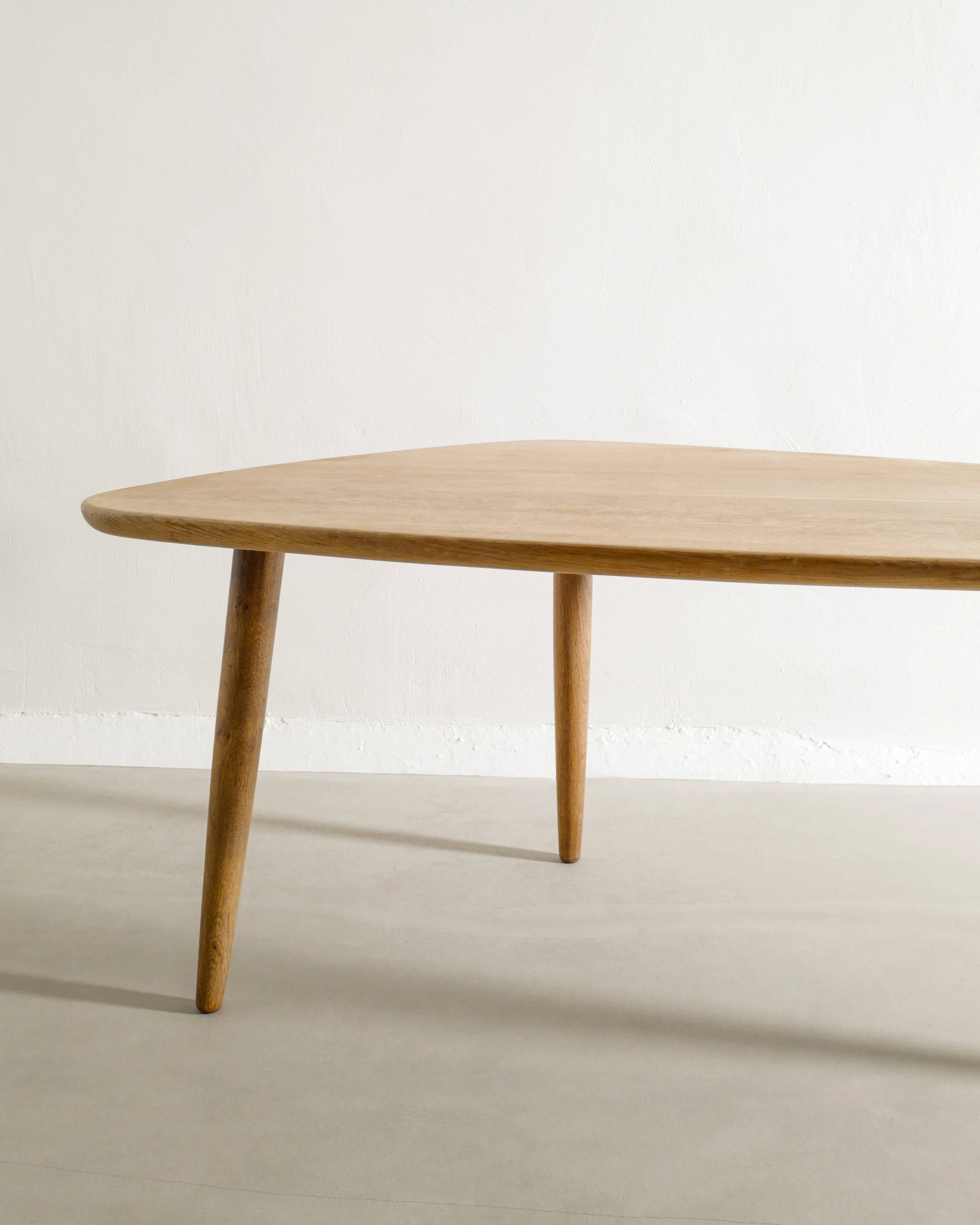 Vintage Danish Mid century Wooden Oval coffee table in Plain Oak, 1950s