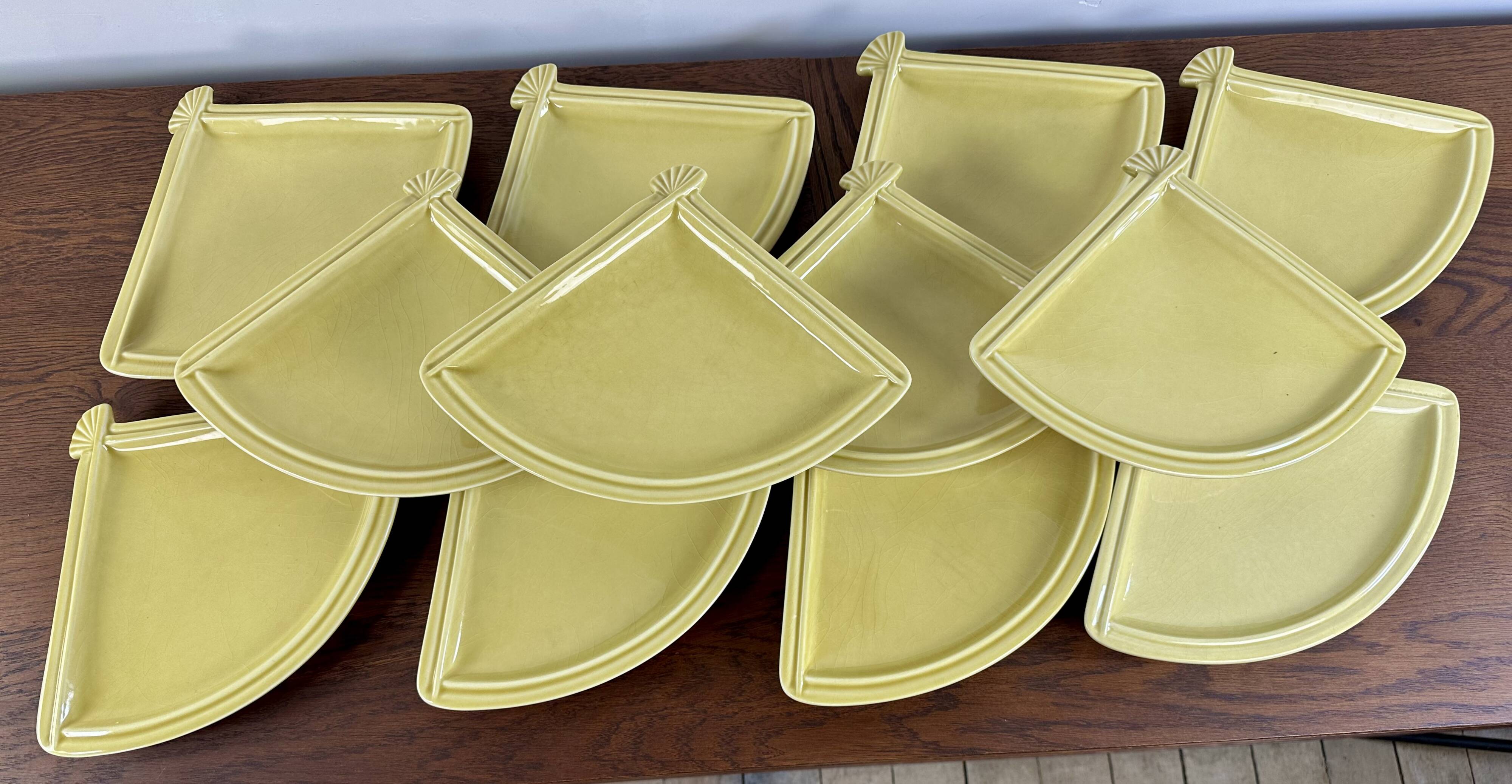 Service of 12 vintage fan plates from the 1960s.