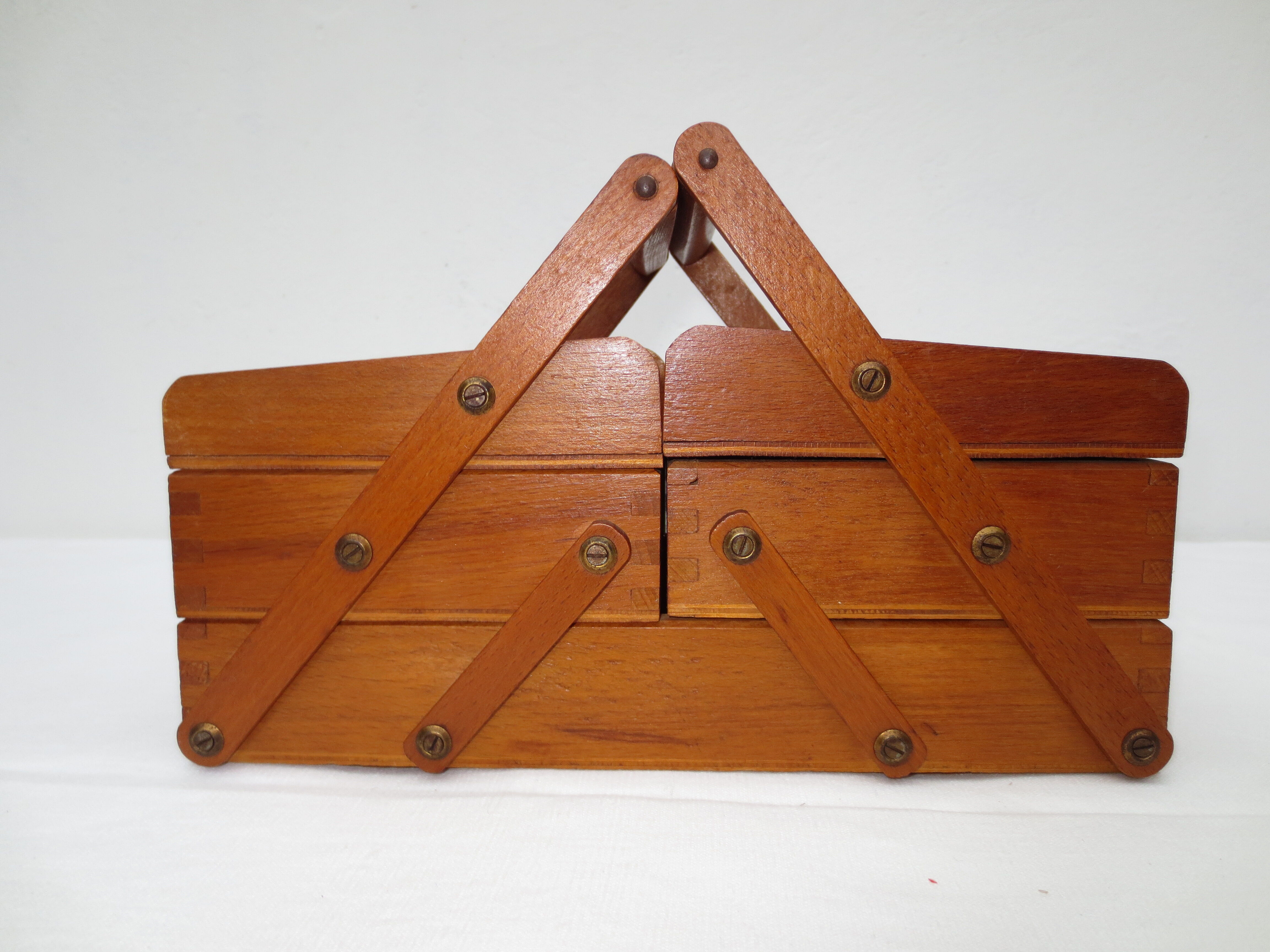 Wood sewing box for children