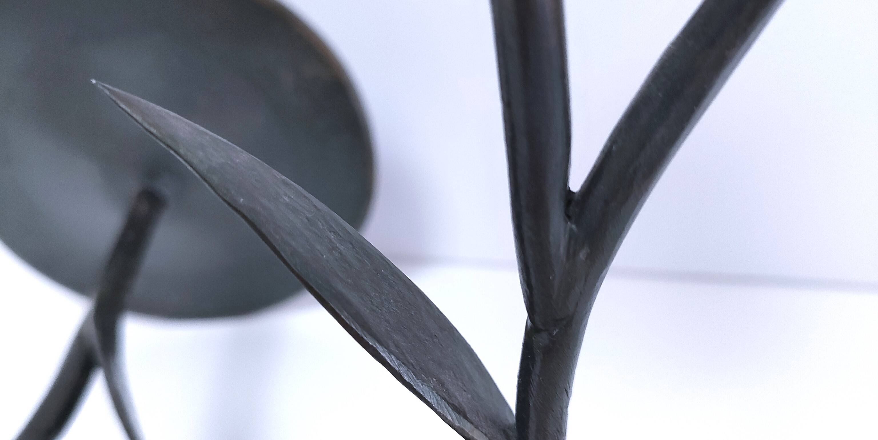 Pair of flower-shaped candlesticks in black metal and copper