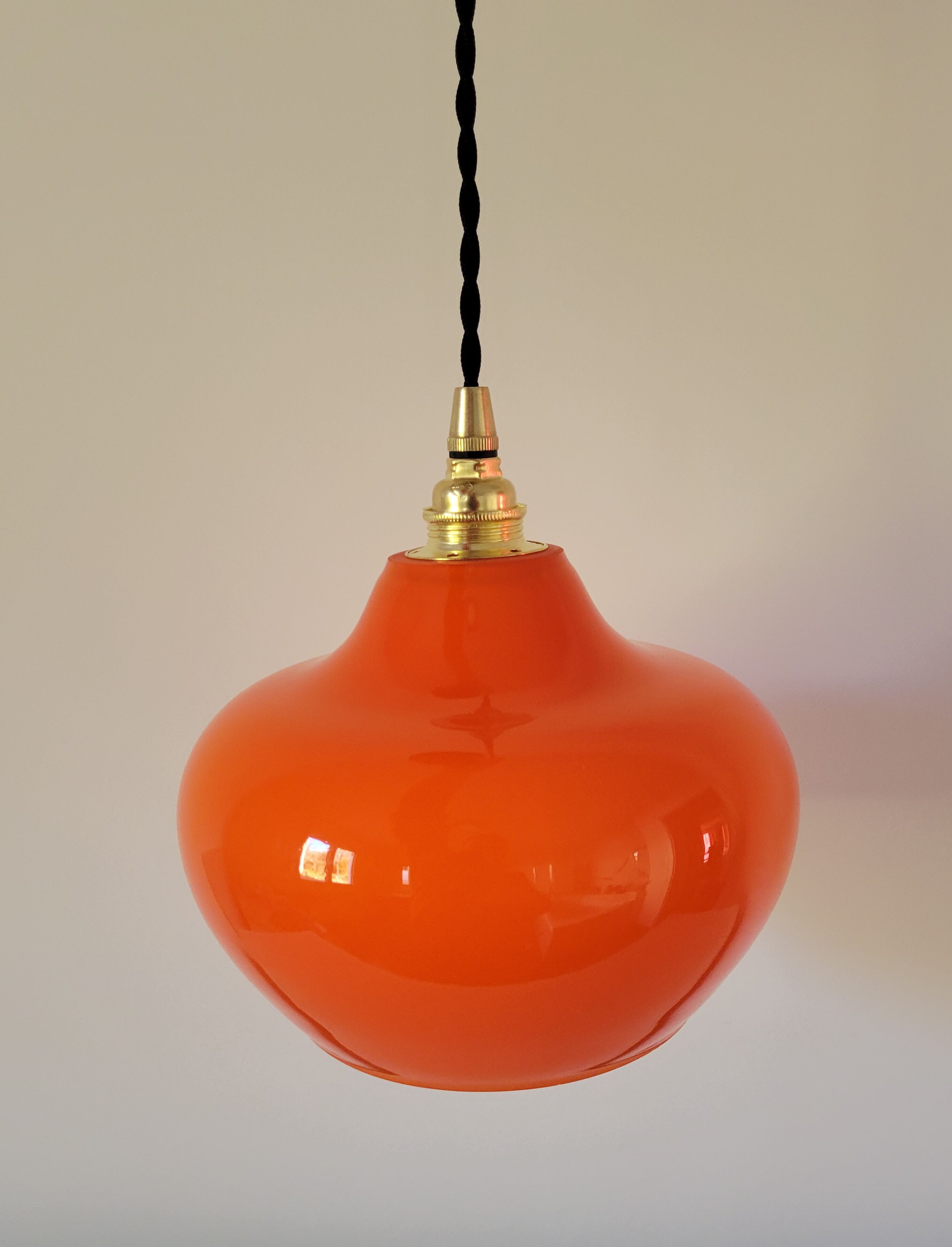 Orange opaline suspension
