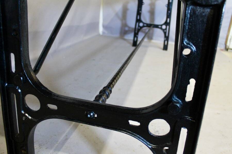 Grande Console Industrielle Plateau Noyer Piètement Fonte