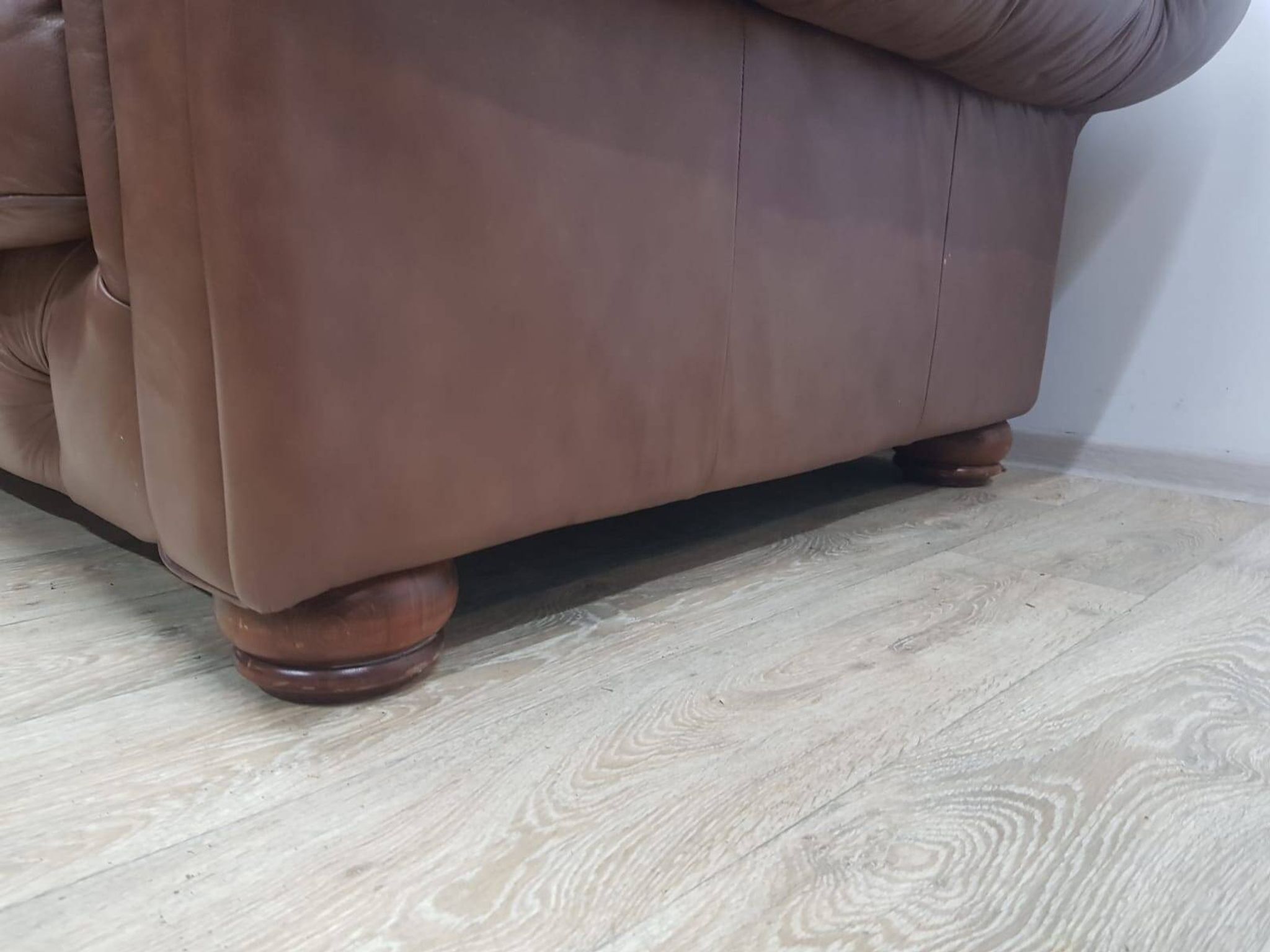 Mid-Century, Chesterfield sofa, natural leather