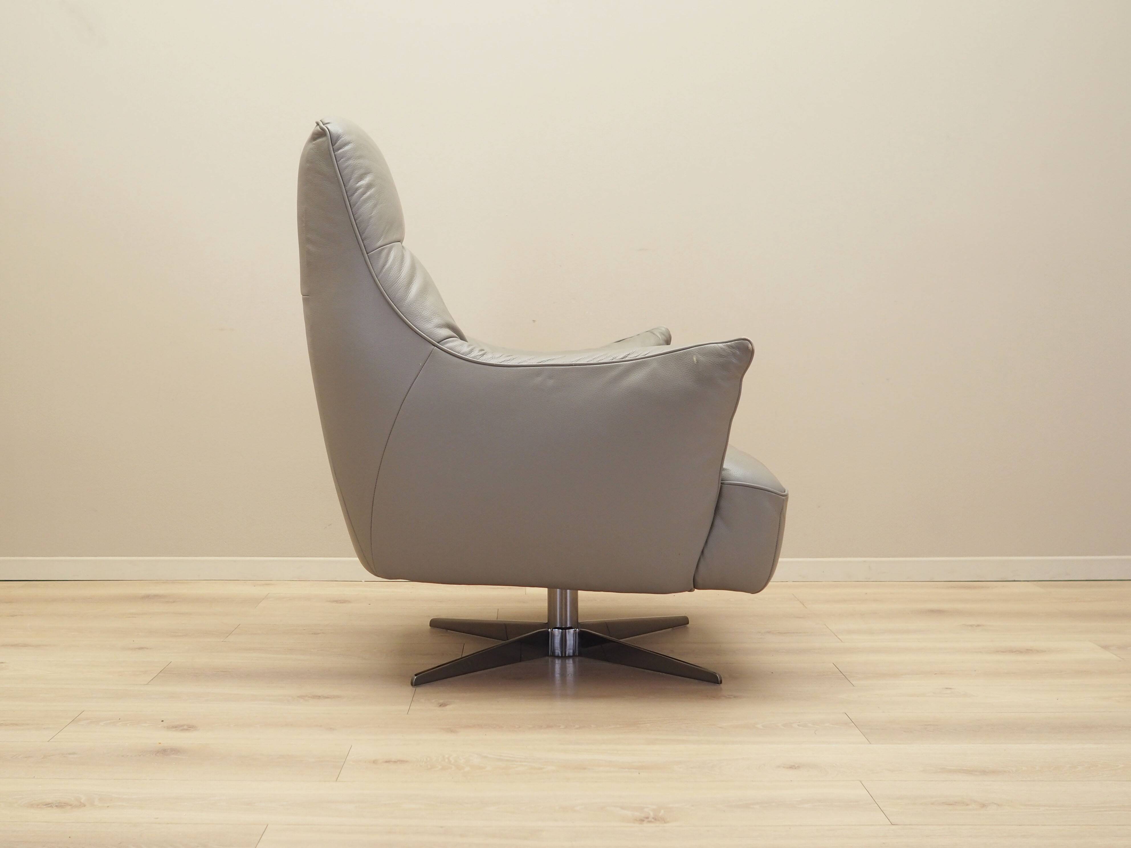 Leather swivel armchair, Italian design, 1990s, manufacture: Natuzzi