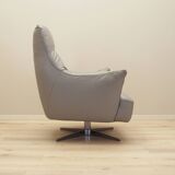 Leather swivel armchair, Italian design, 1990s, manufacture: Natuzzi