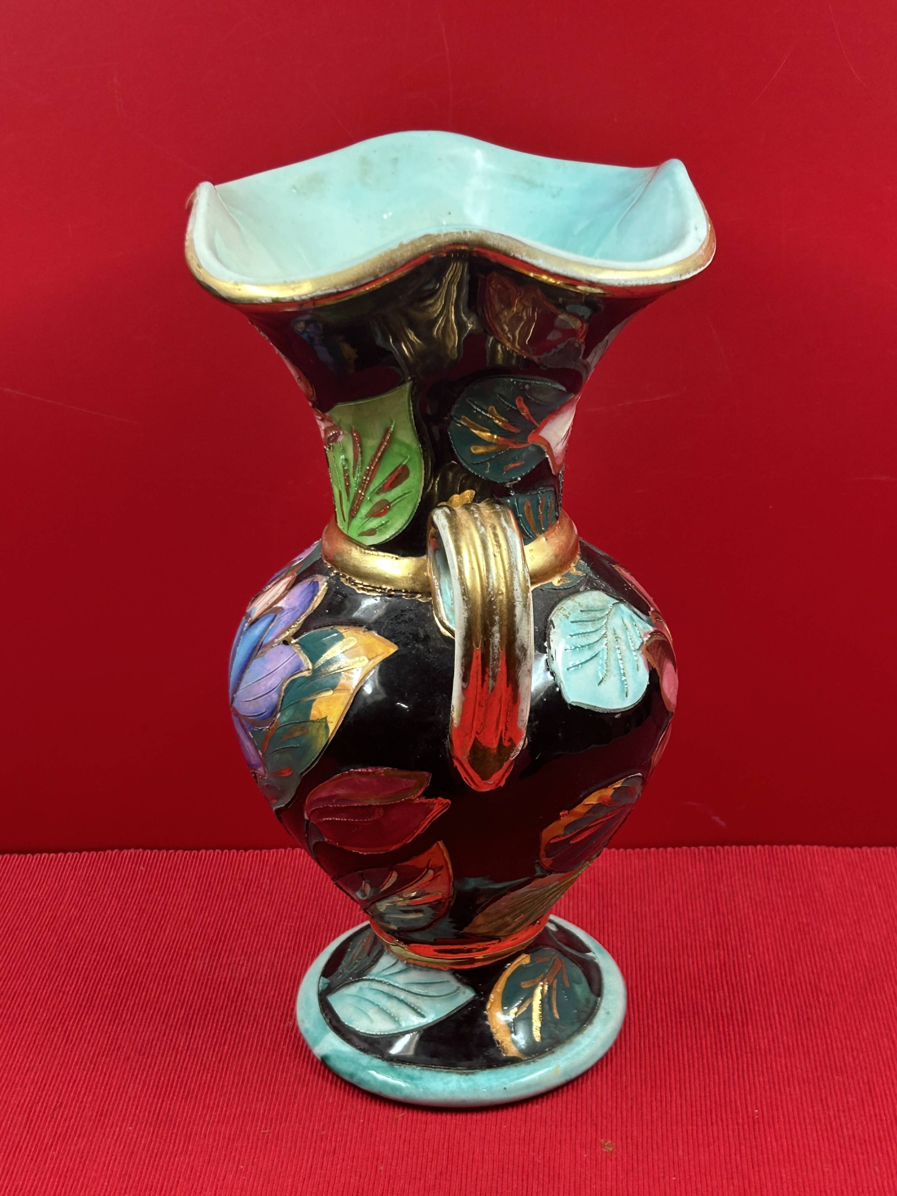 Flowered vase with gold accents or Vallauris, approximately 30 cm - signature to be identified.