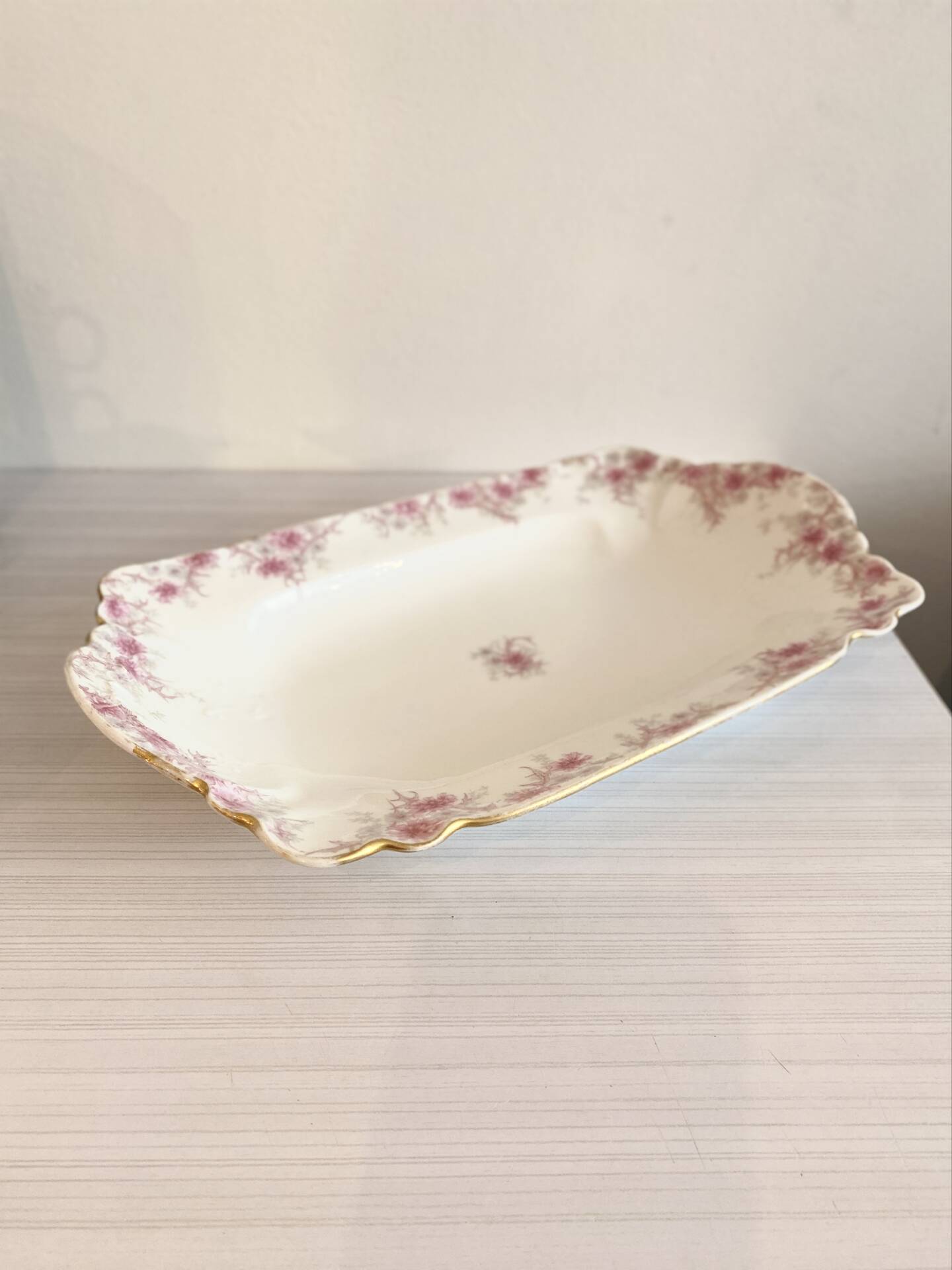 2 antique serving dishes made of Haviland porcelain from the late 19th to early 20th century.