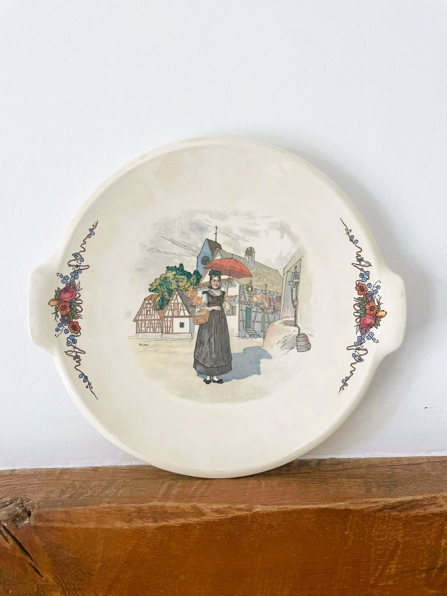 Sarreguemines serving dish - Alsatian decoration