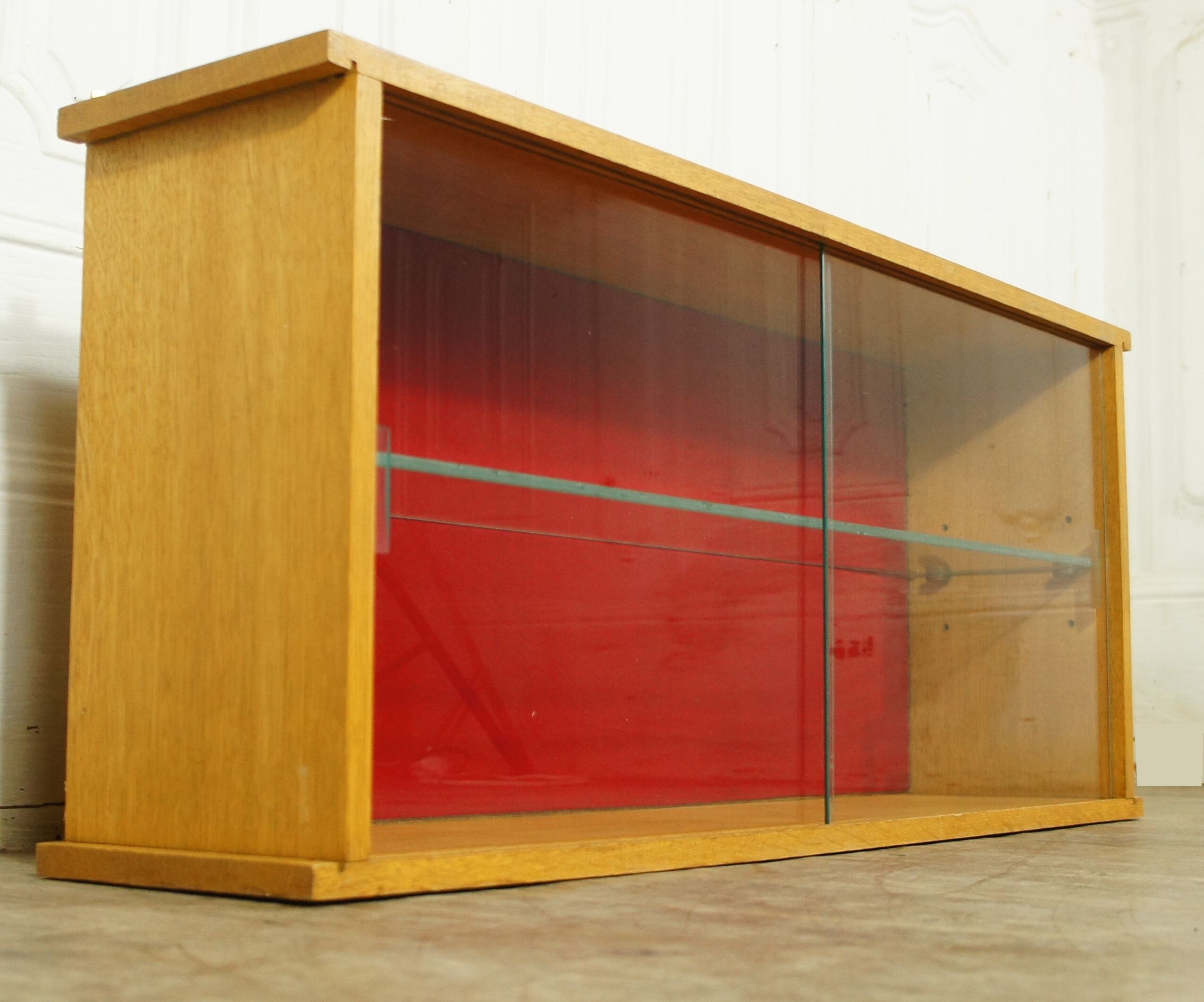 Wall display case in gilded oak 1960