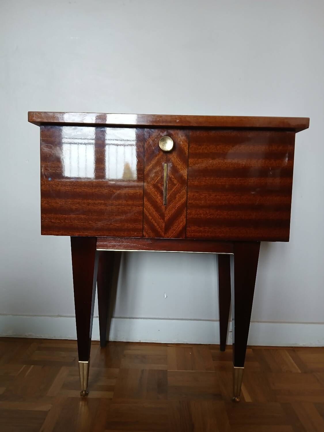 Vintage wooden and brass bedside table – 1950s design – r style