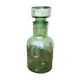 Carafe verte en verre moulé