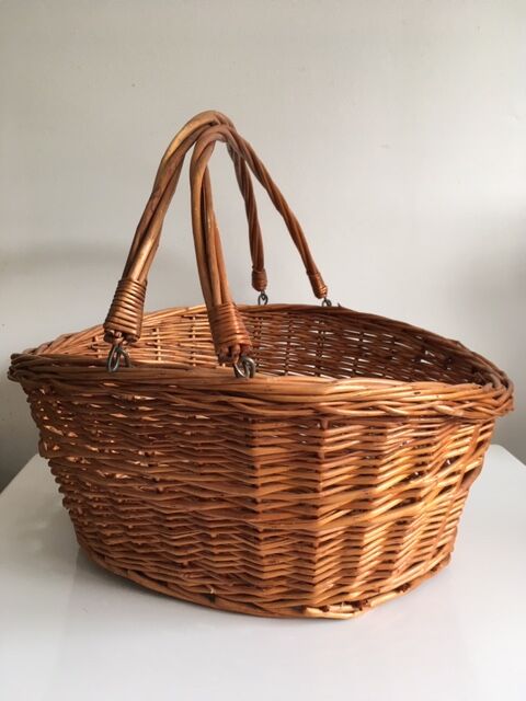 2-handle wicker basket