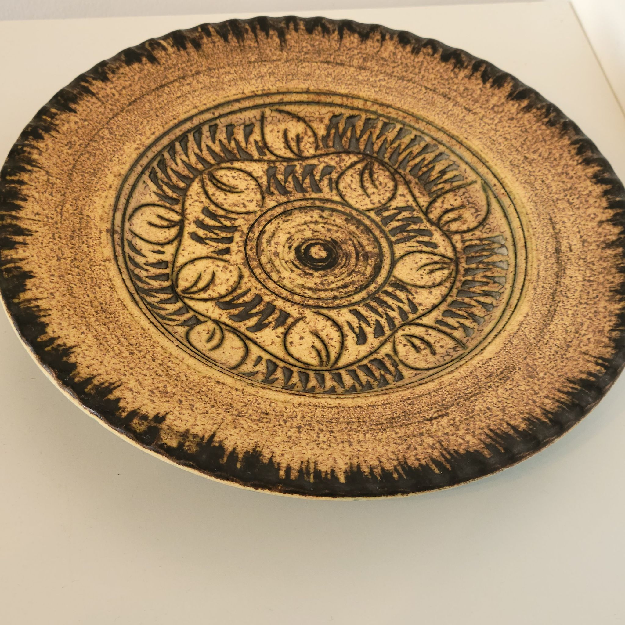 Large vintage stoneware ceramic plate to identify