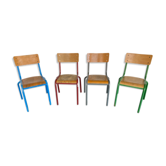 Lot de 4 chaises industrielles école vintage dépareillées multicolore
