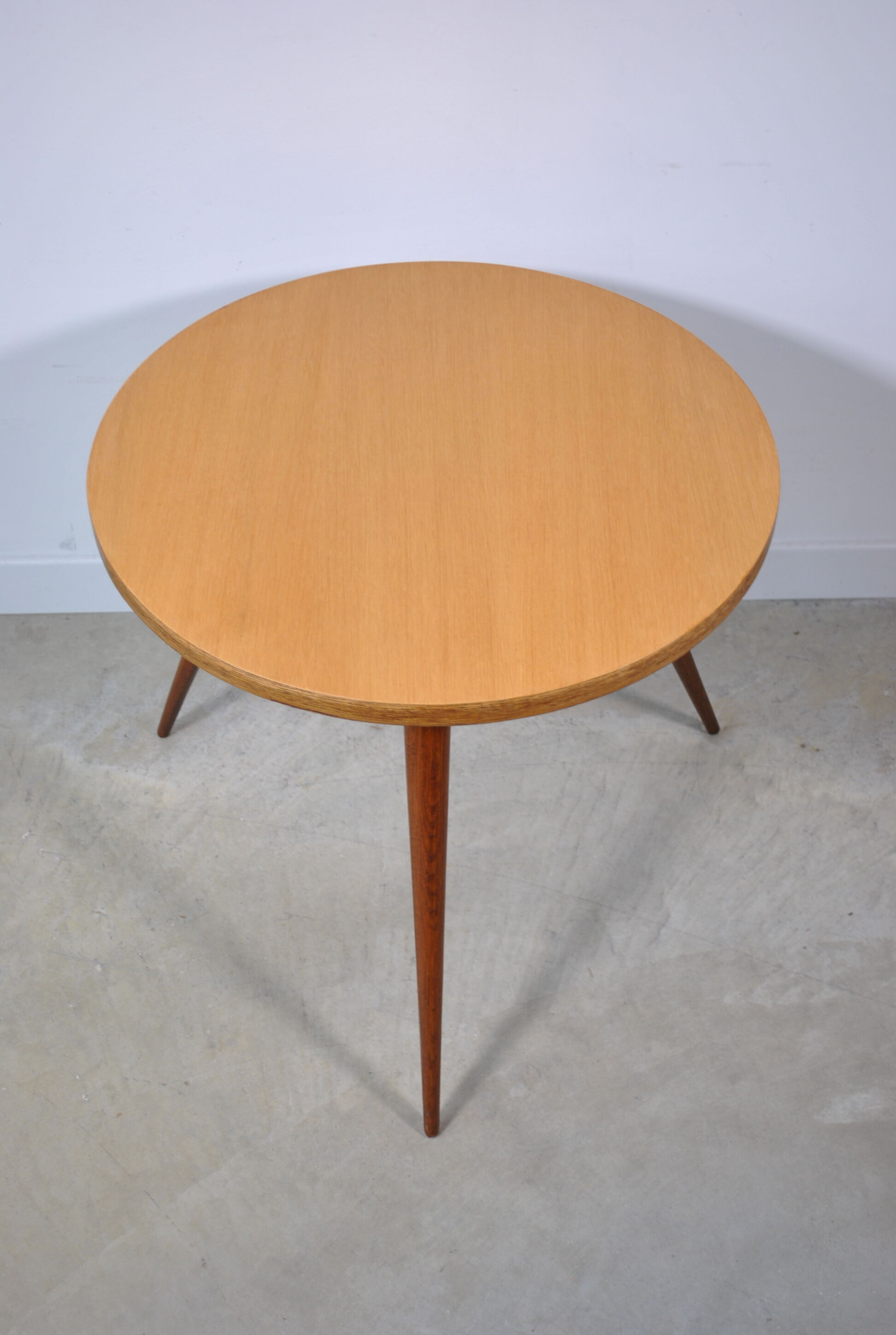 Table basse tripode 1960
