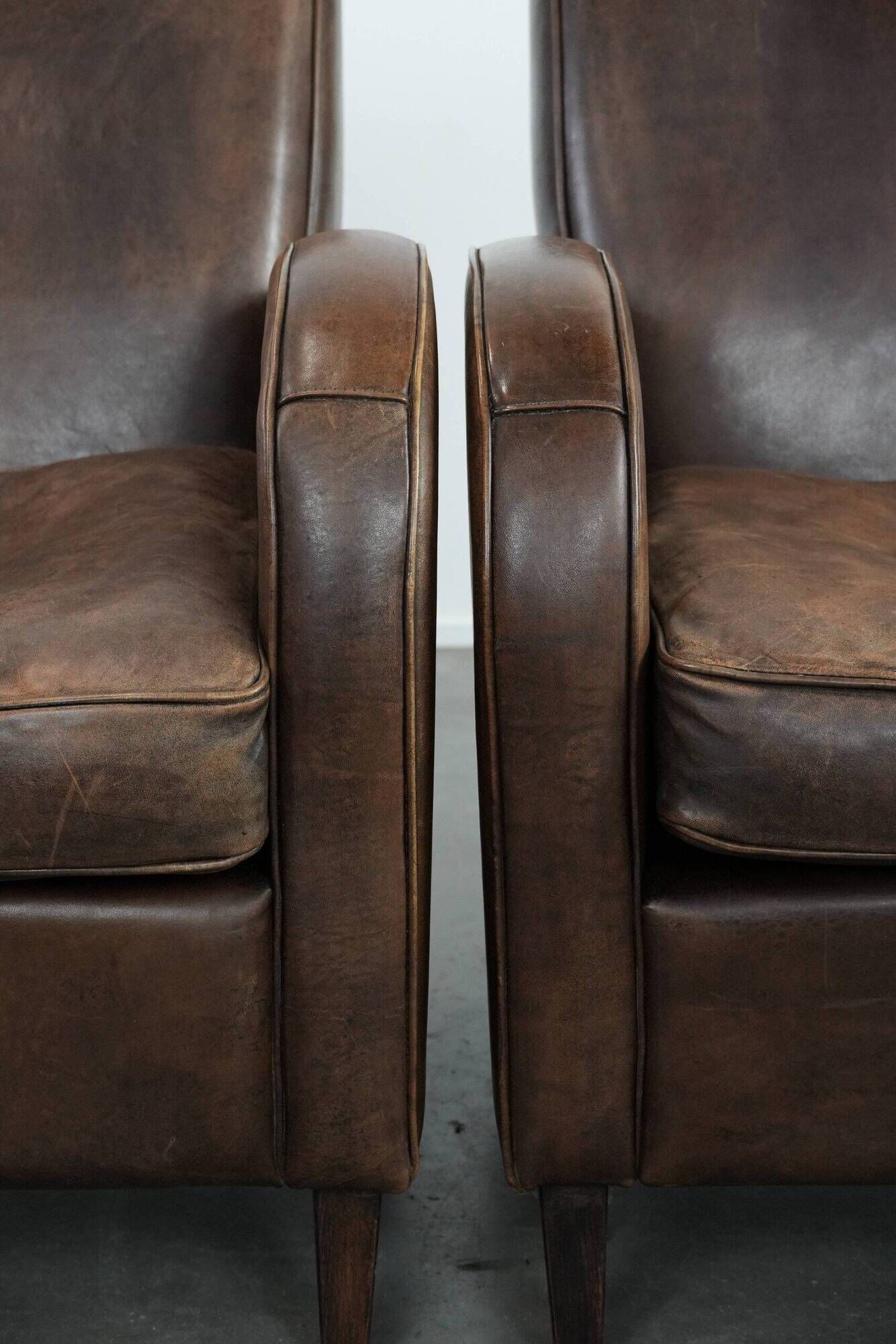 Elegant set of two sheepskin leather armchairs with beautiful round shapes