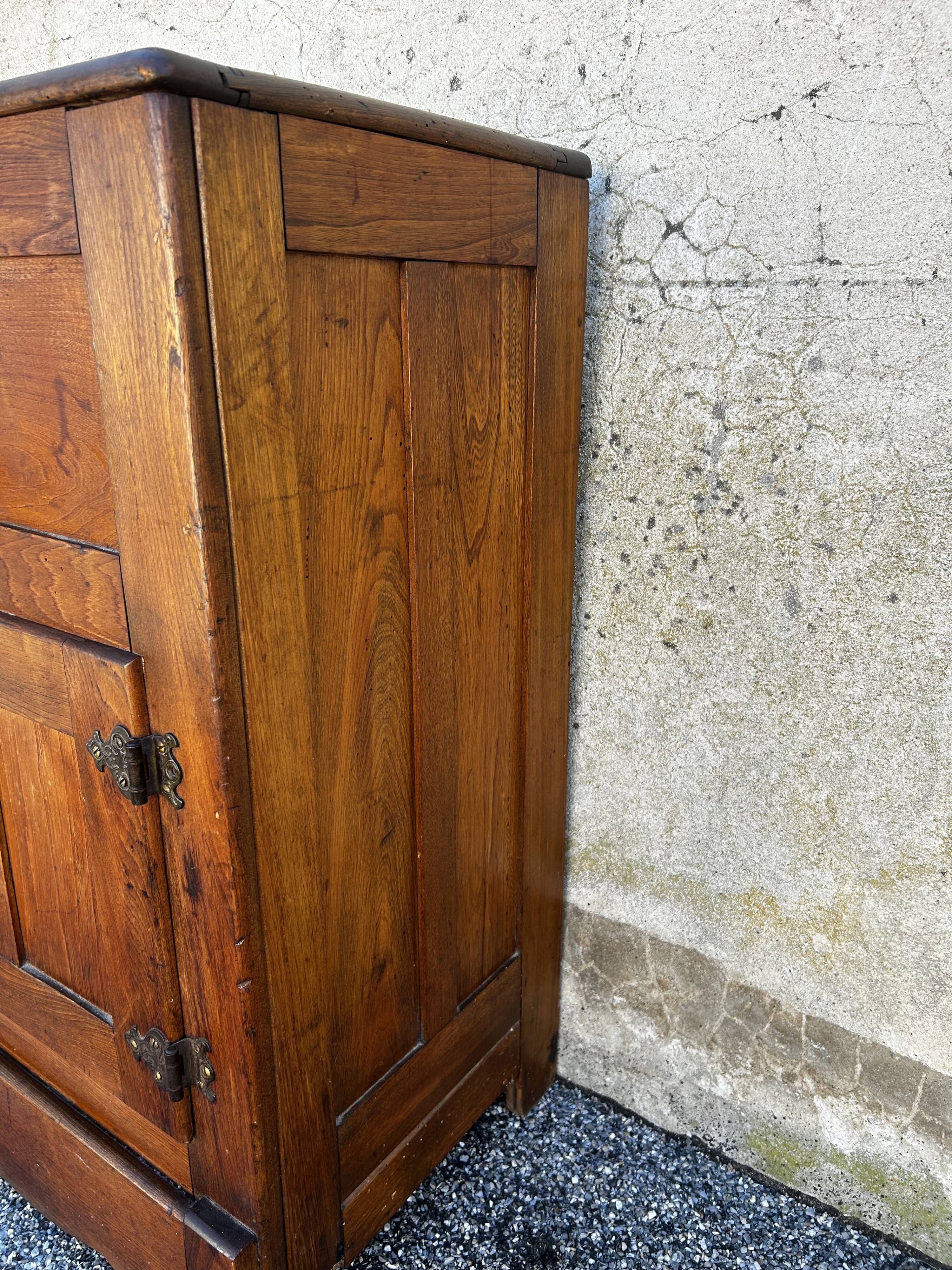 American icebox in oak and zinc – early 20th century