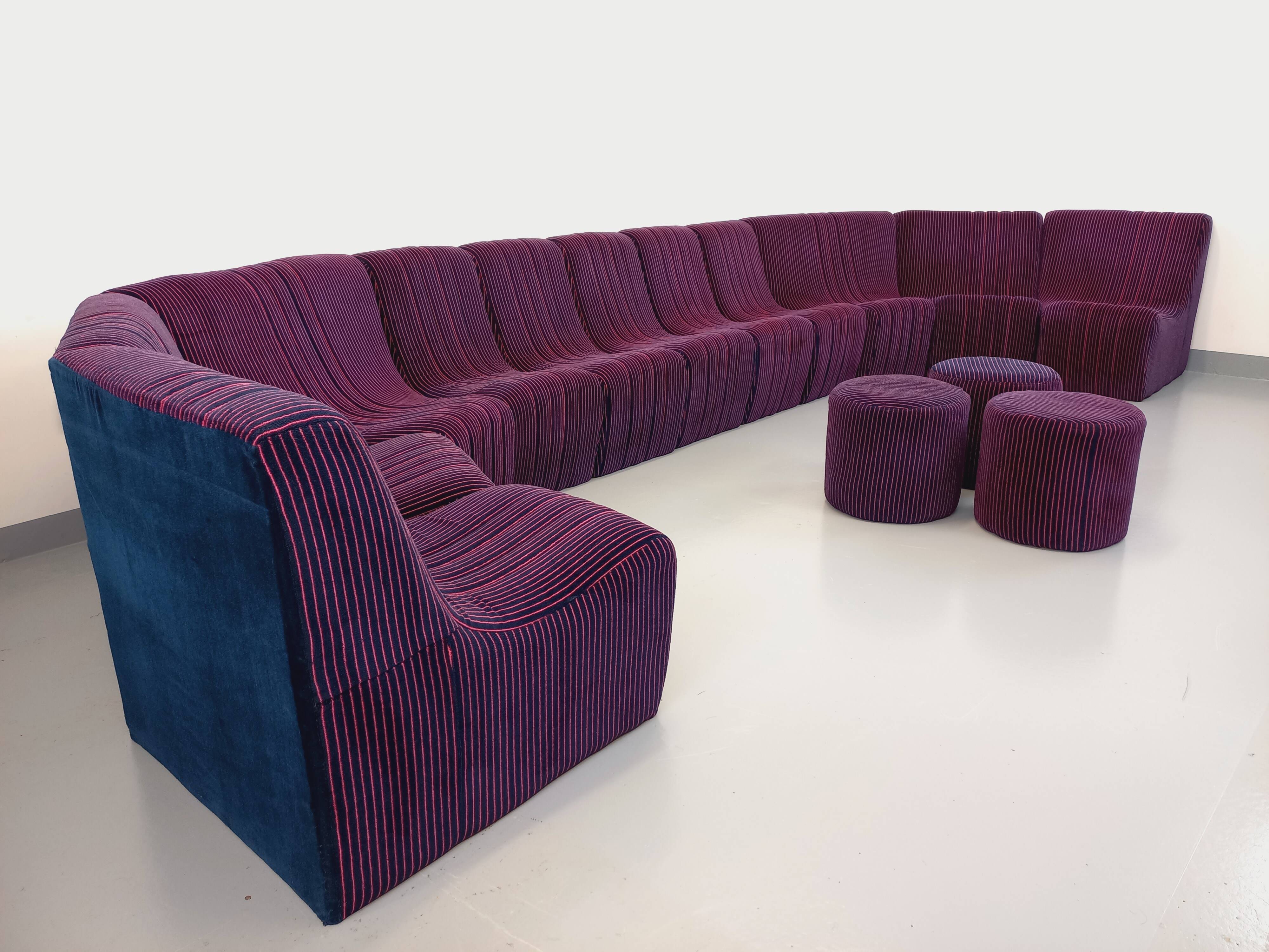 Vintage Snake modular sofa composed of 11 armchair modules and 3 velvet fabric poufs