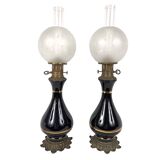 Paire de lampes à pétrole en porcelaine bleu de four, fin XIXe