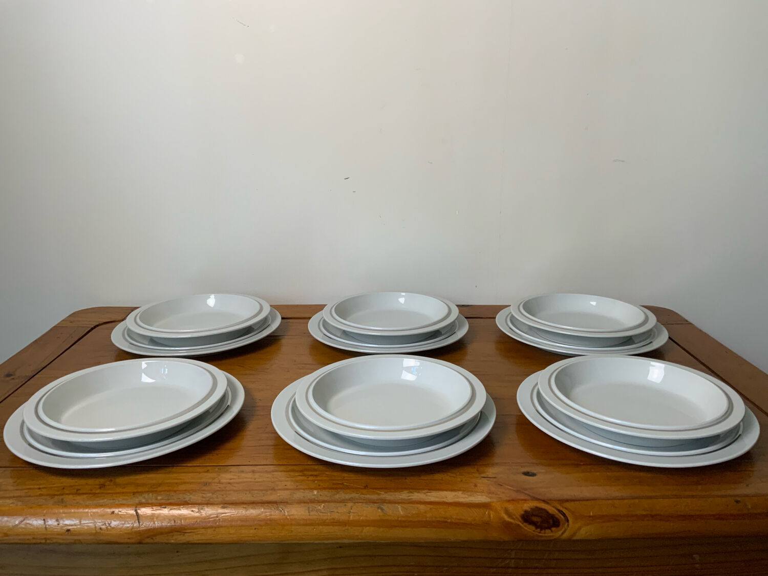 White and silver plates