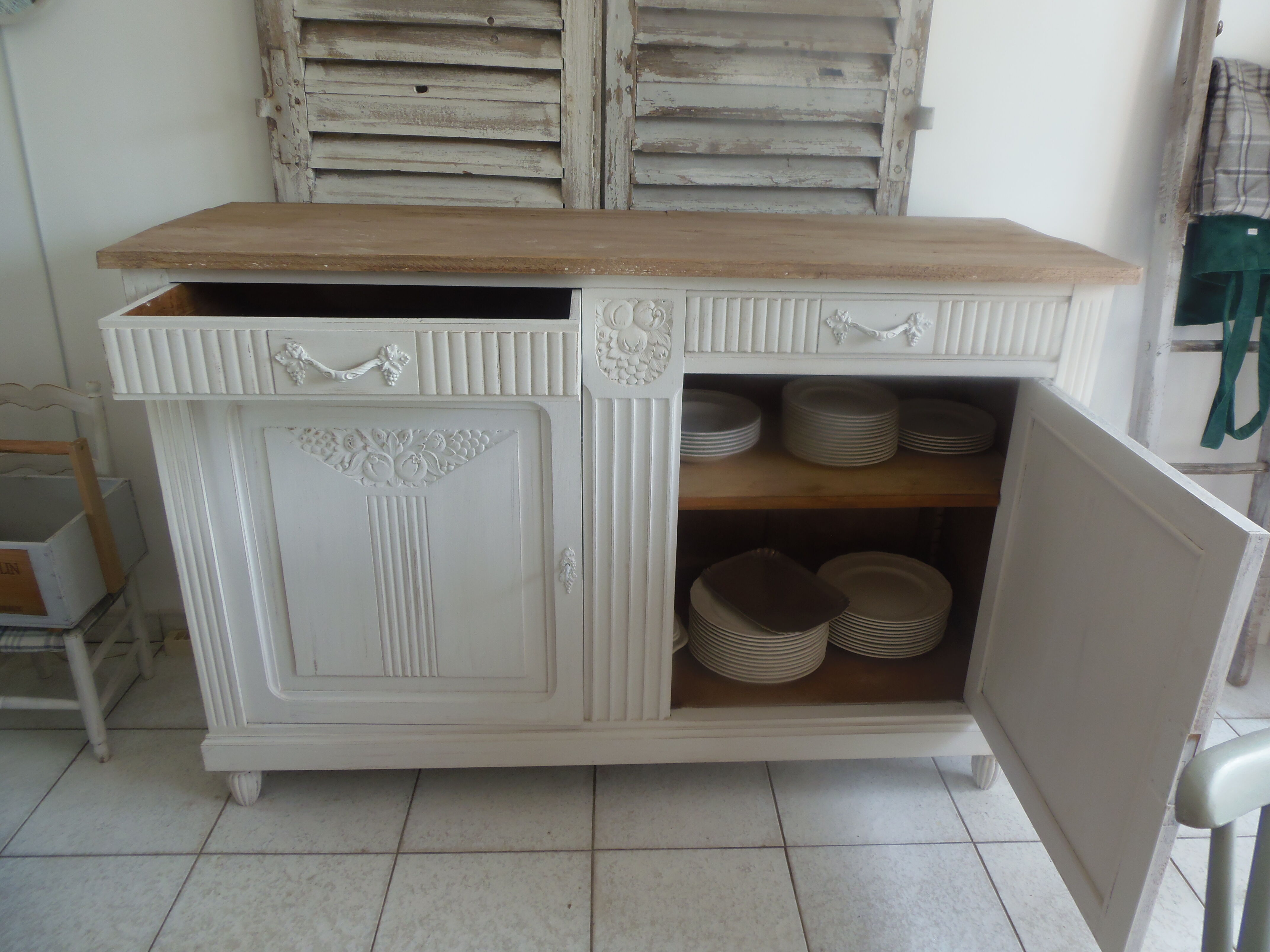 Art Deco buffet in patinated oak grey pearl platter wood tray waxed finish. Vintage buffet of the 30s revisited for a family home spirit in the spirit of the times. L 145 cm P 51 cm H 98 cm