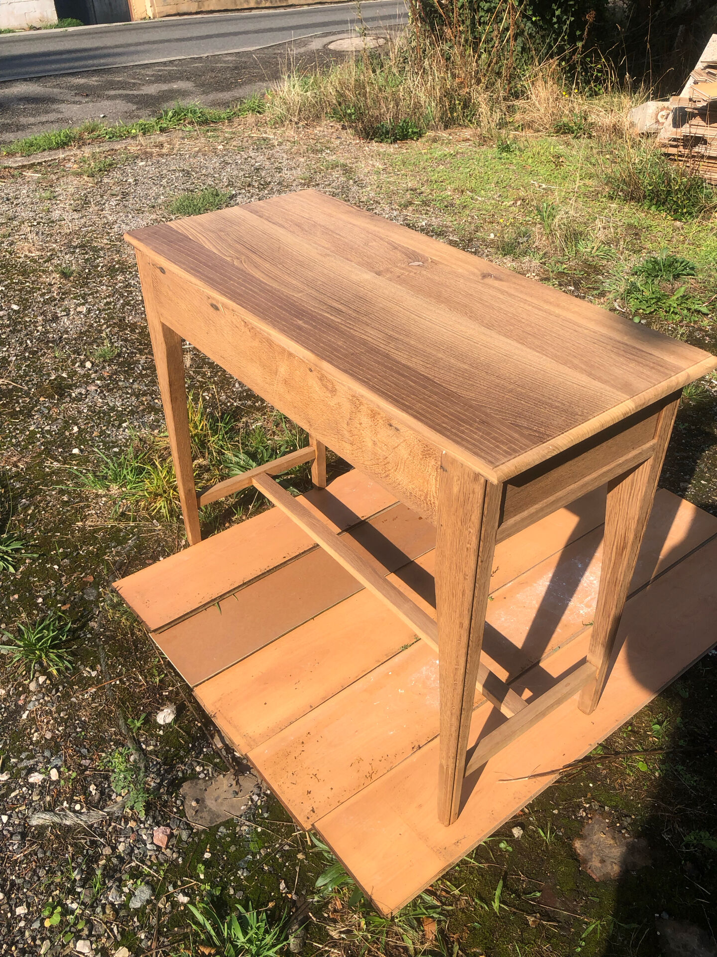 Desk table