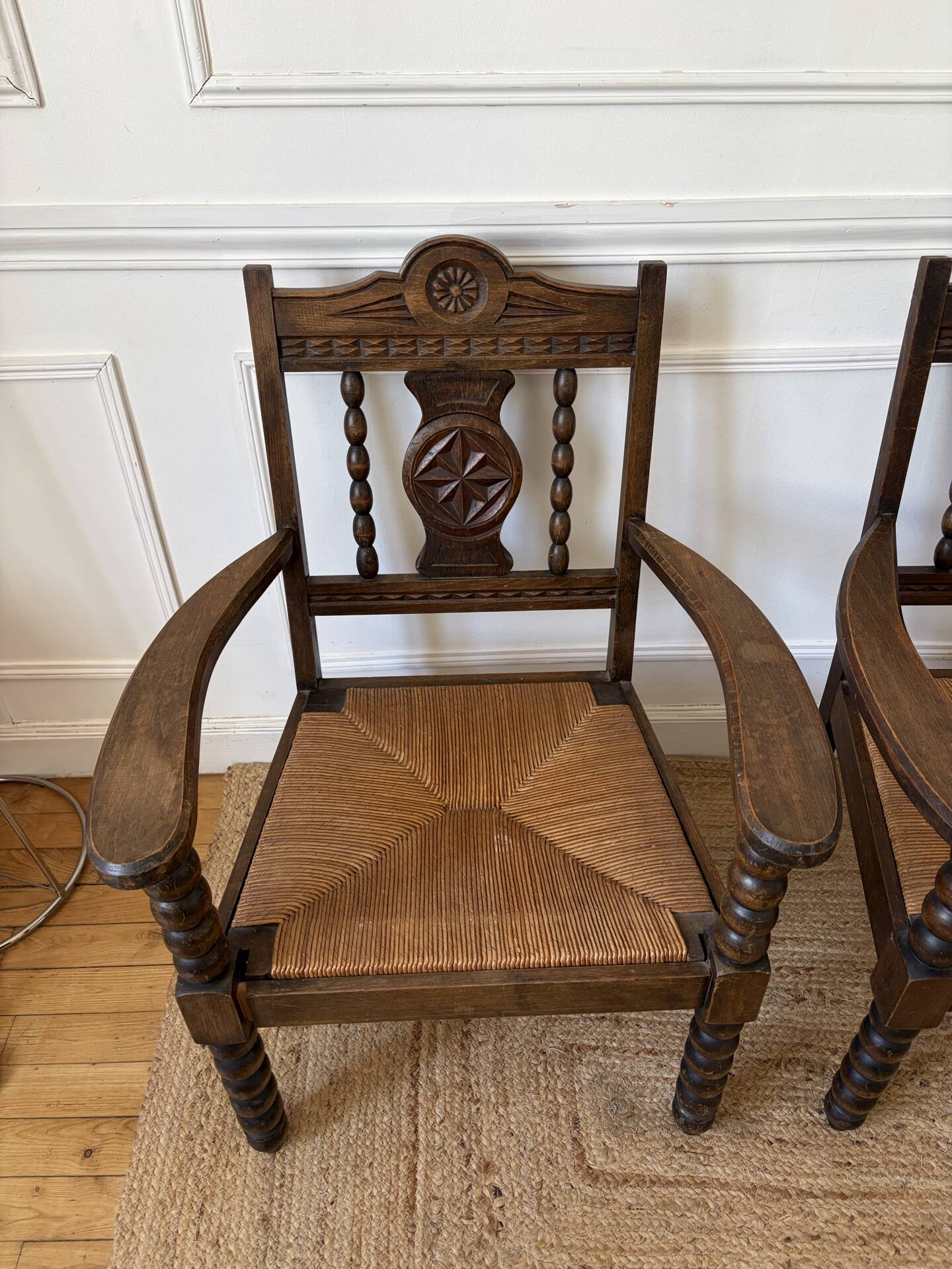 Paire de fauteuils rustiques esprit Charles Dudouyt