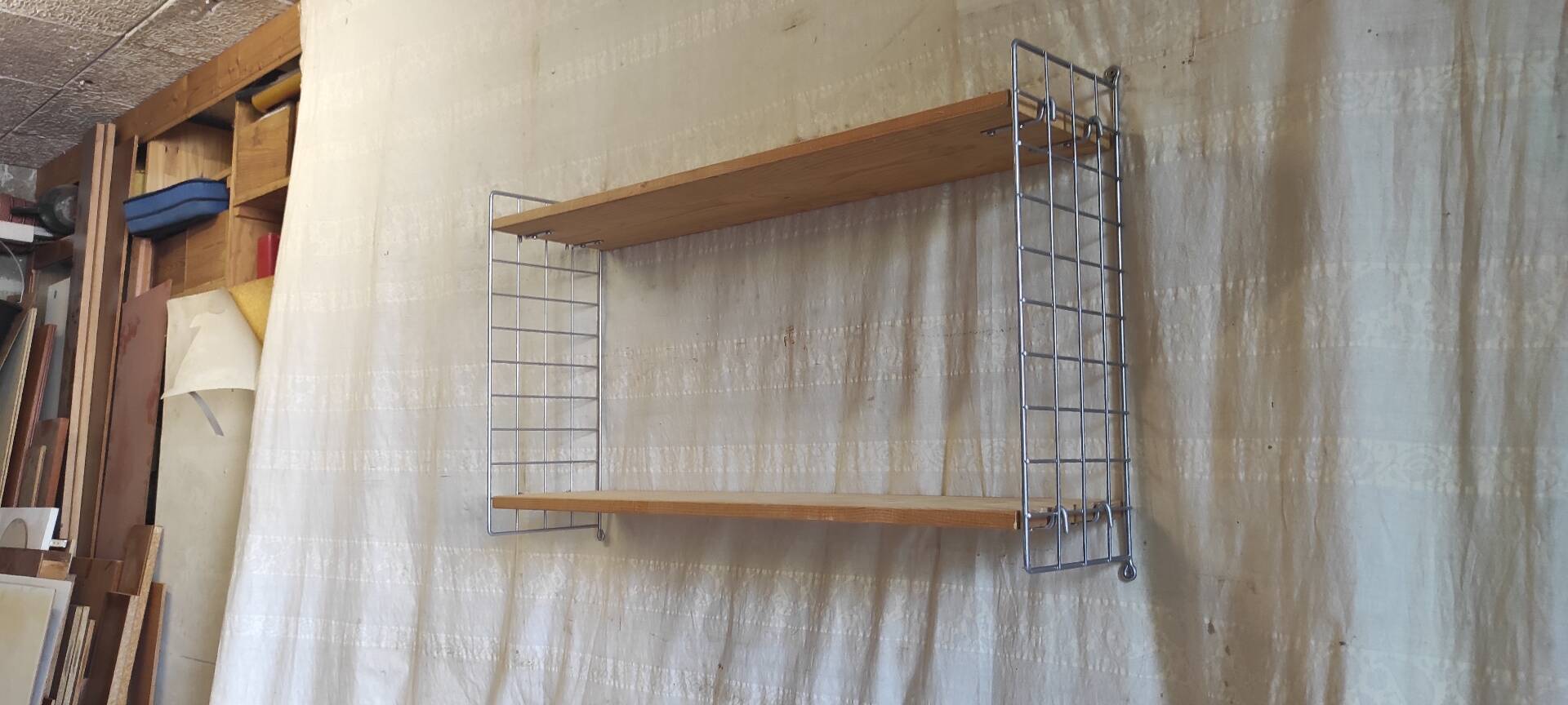 Étagère murale style String en métal et bois - mid.XXeme