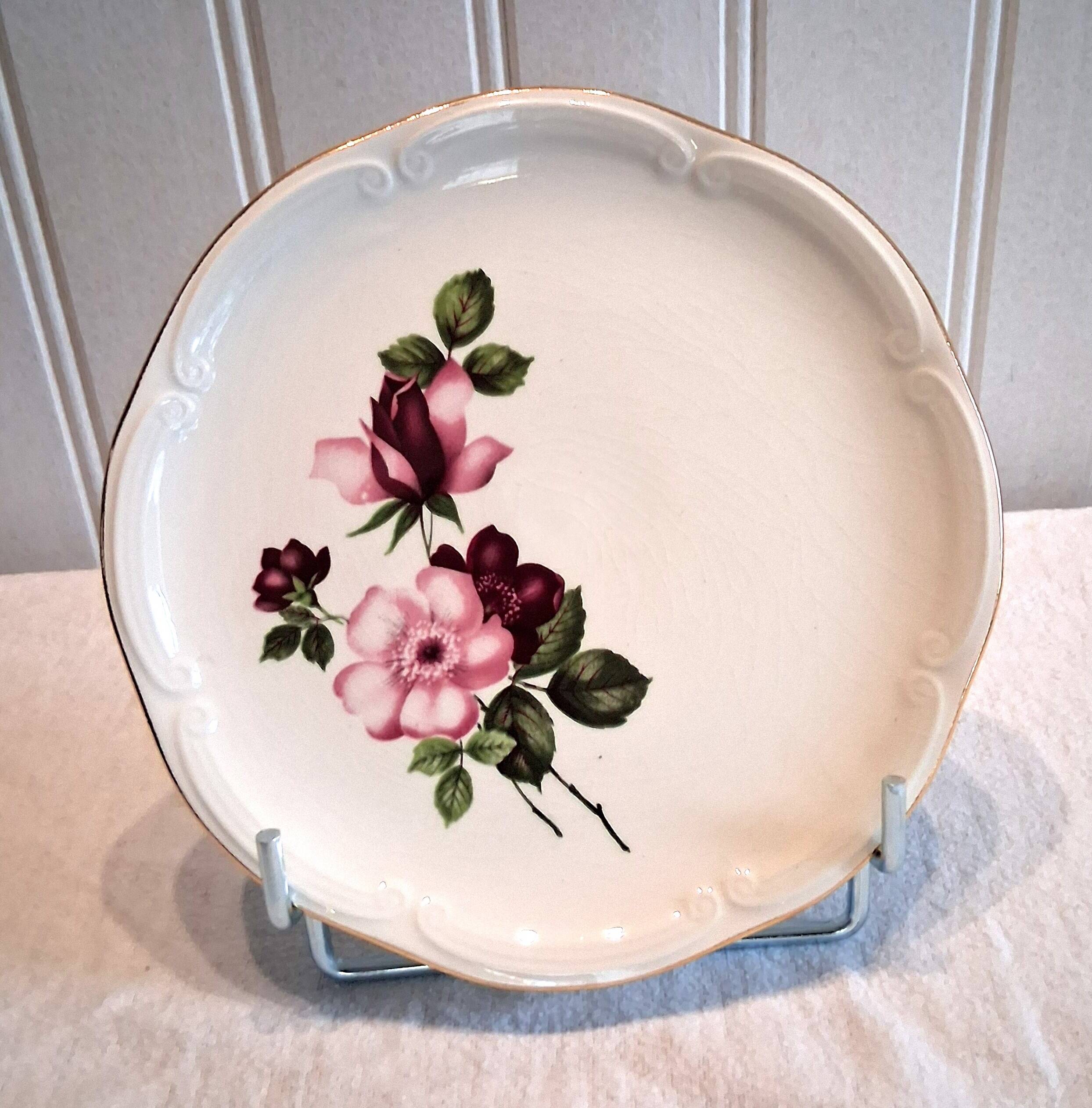 6 dessert plates from Gien model "Chinon" in very good condition.