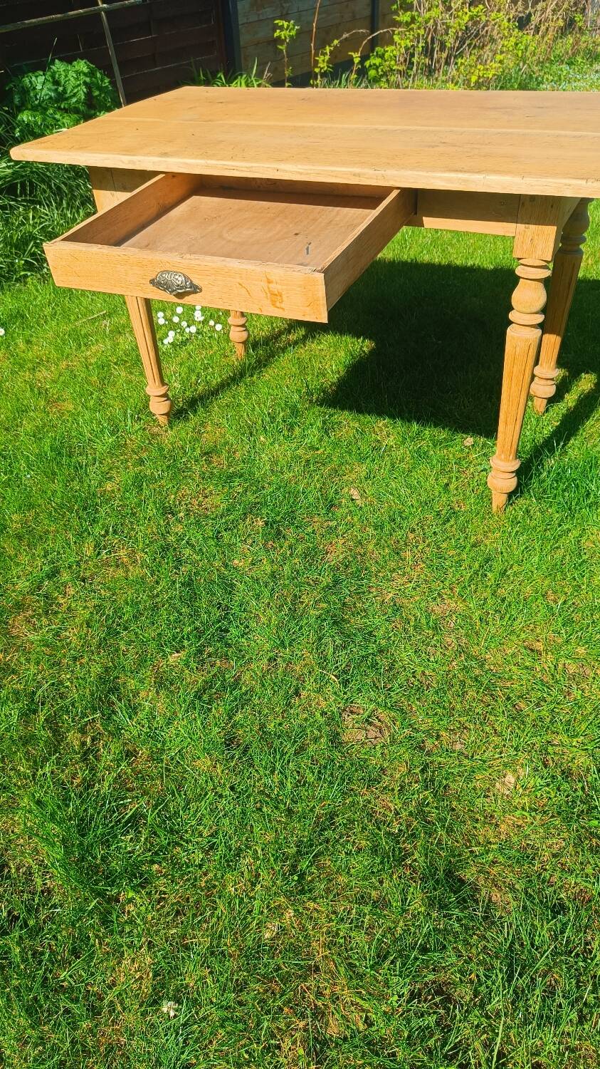 Farm table with turned legs