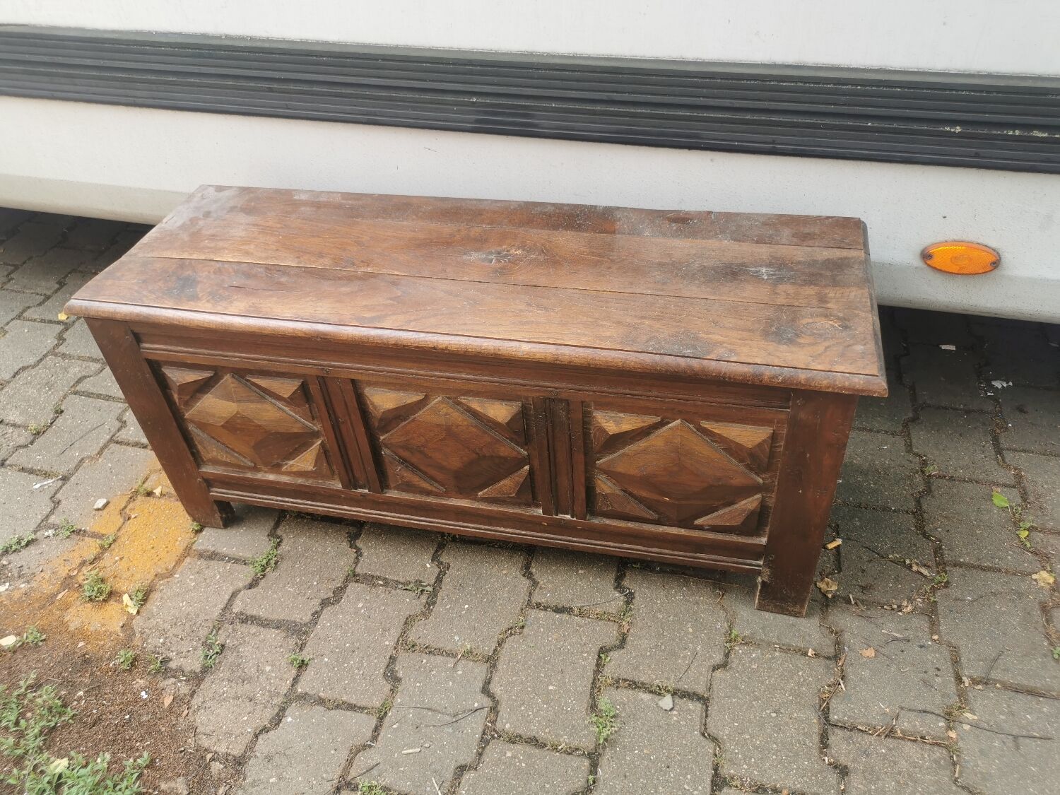 Breton wooden chest diamond