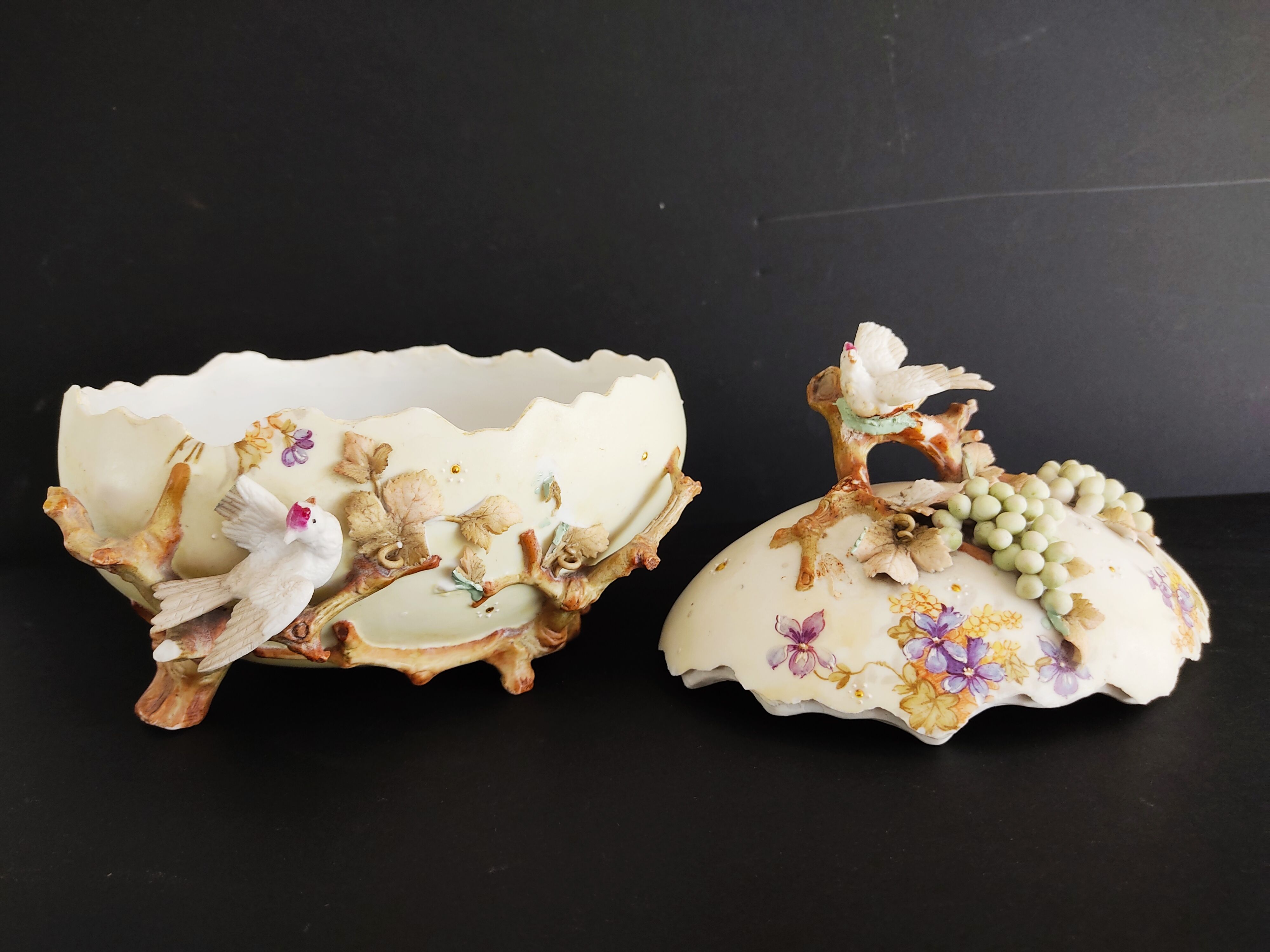 19th century egg-shaped porcelain box