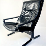 Fauteuil cuir modèle "Siesta" par Ingmar Relling