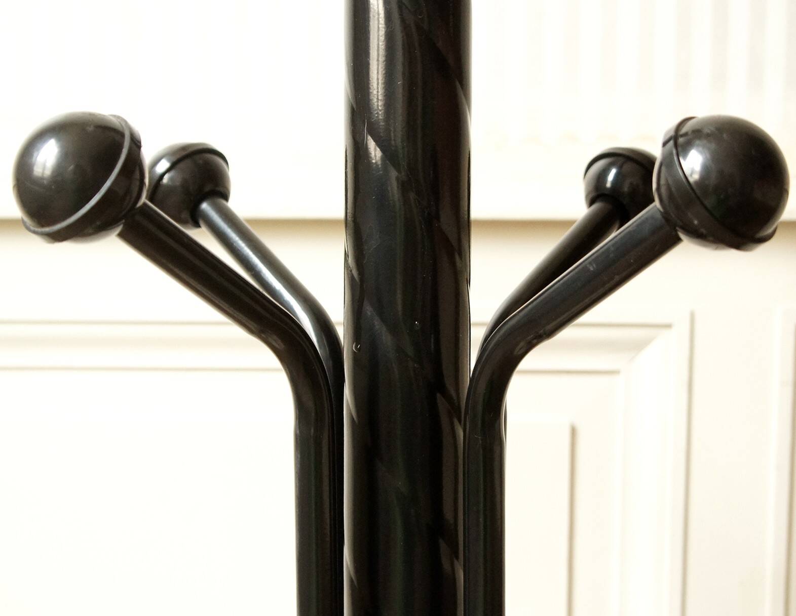 Parrot coat rack black metal & white marble 80's