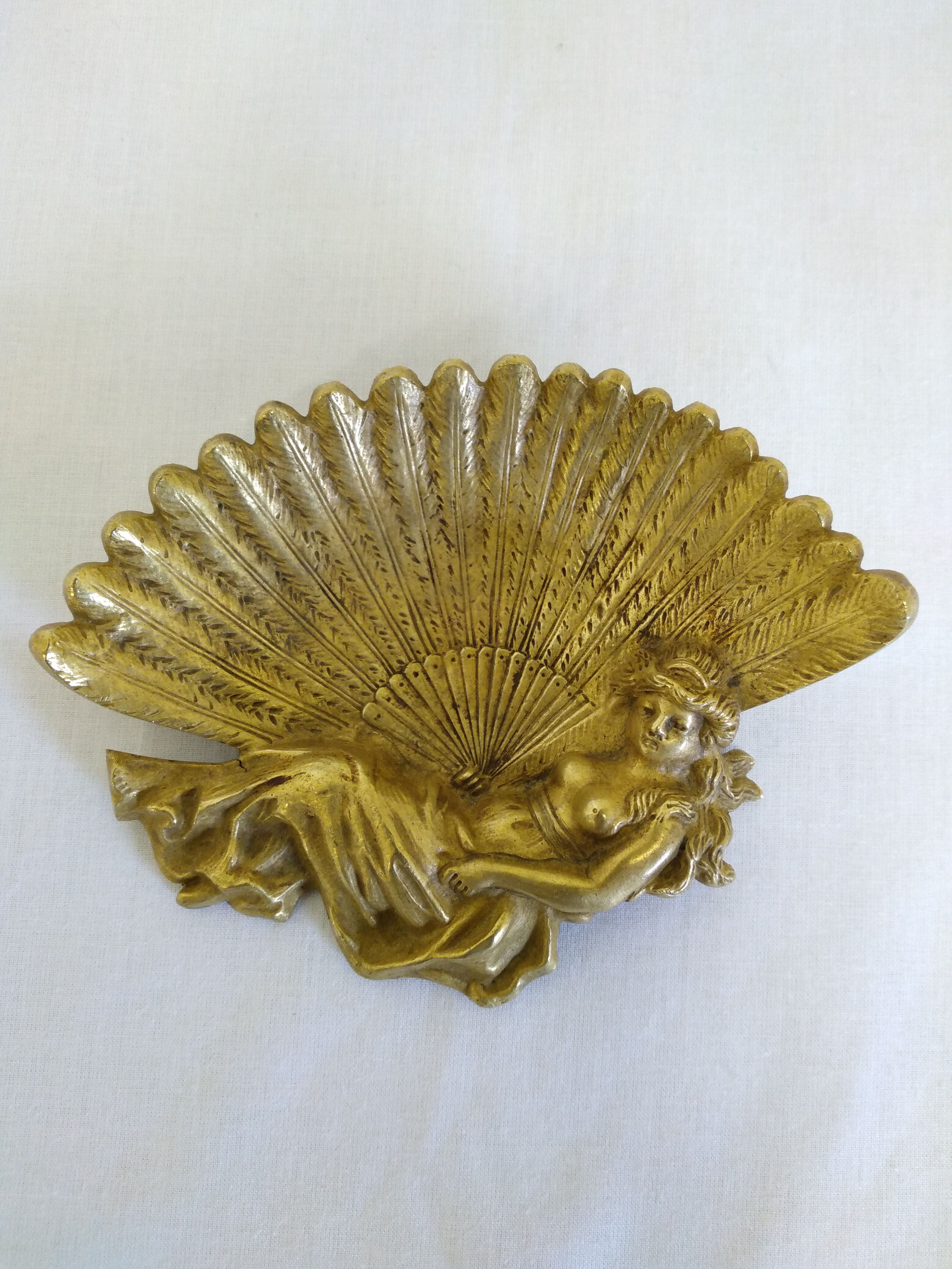Cendrier/ vide poche en bronze ancien