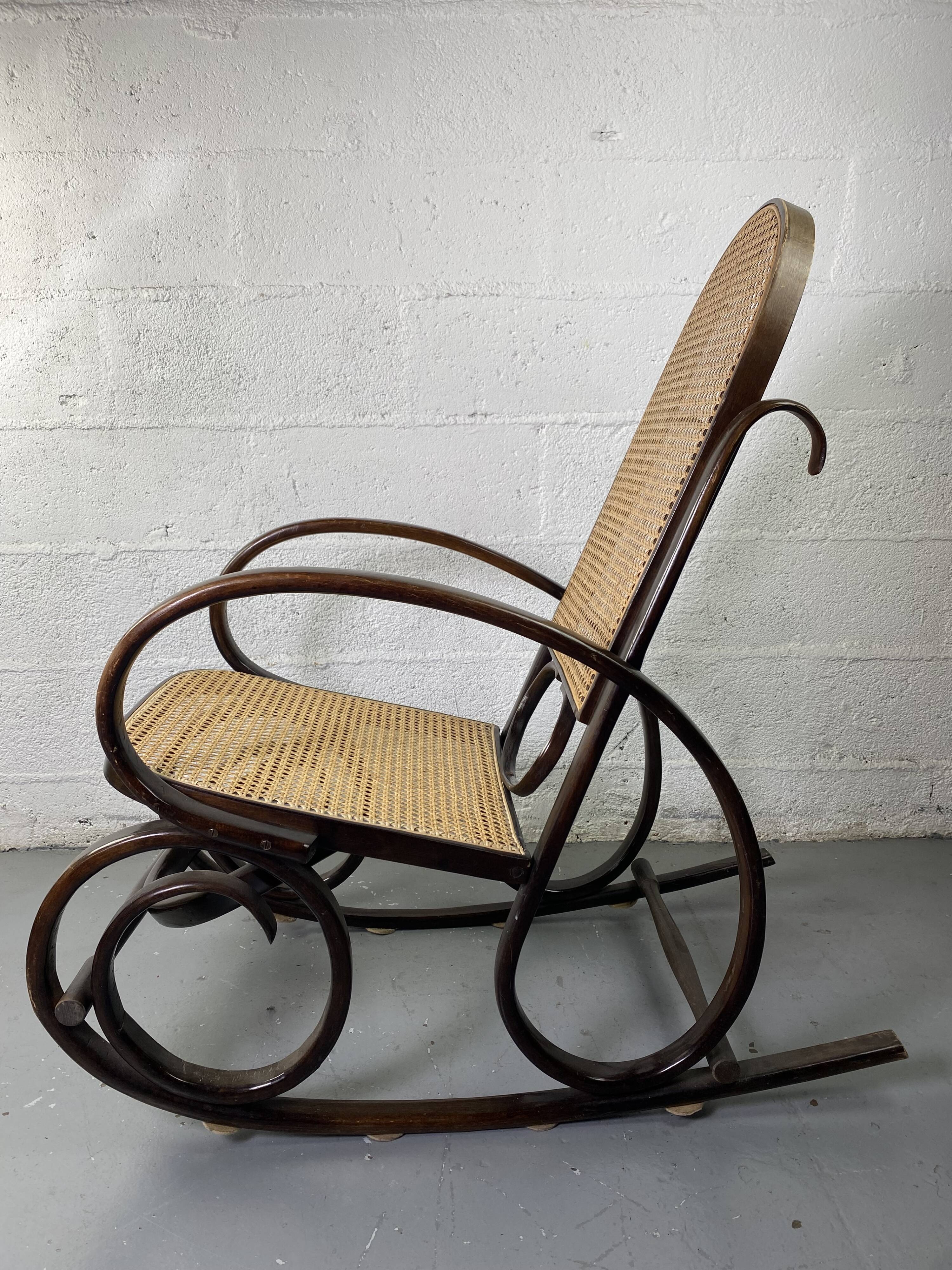 Rocking chair Chair in wood and Cannage from the 70s