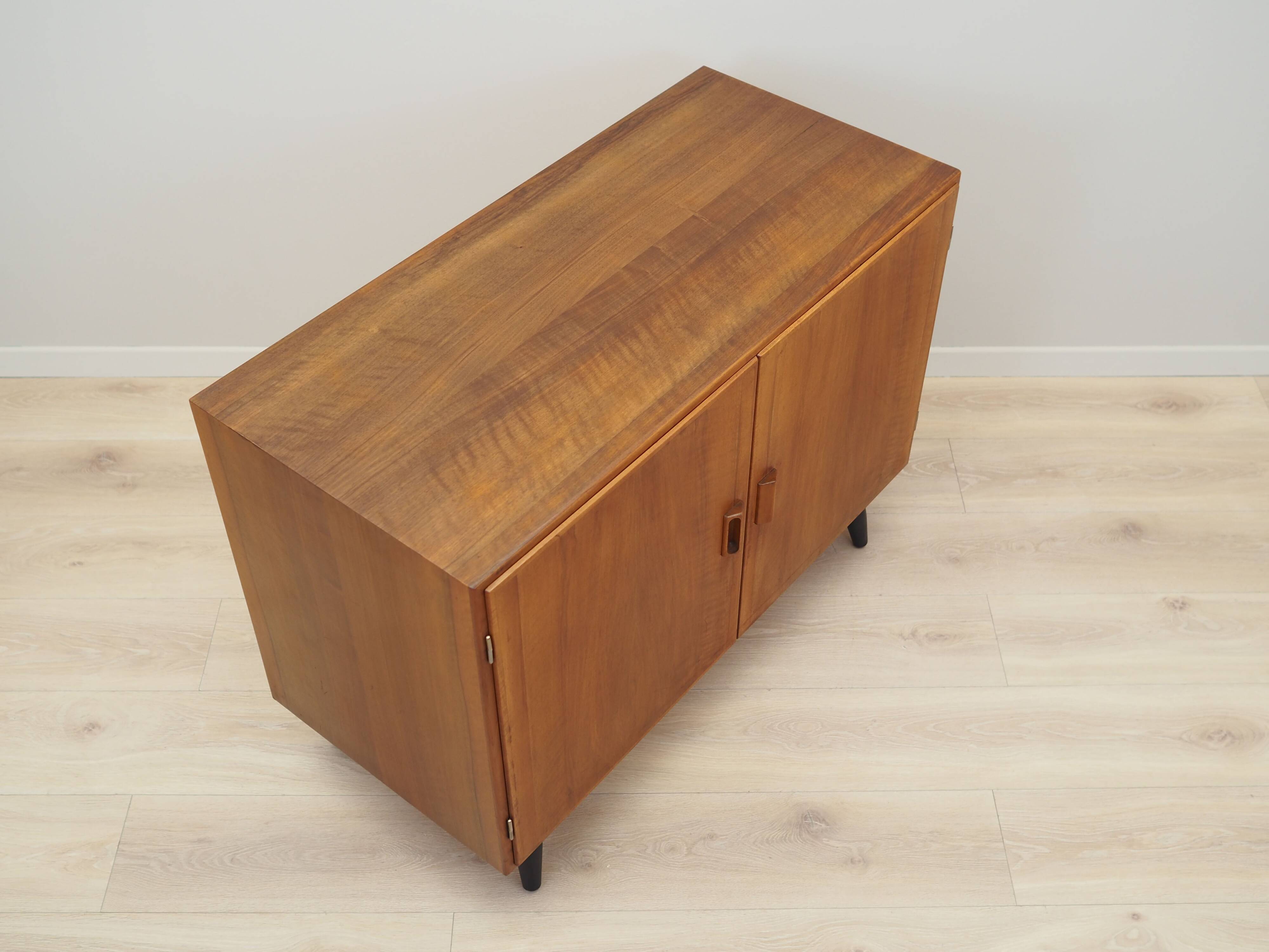 Cabinet en noyer, design danois, années 1960, designer : Børge Mogensen