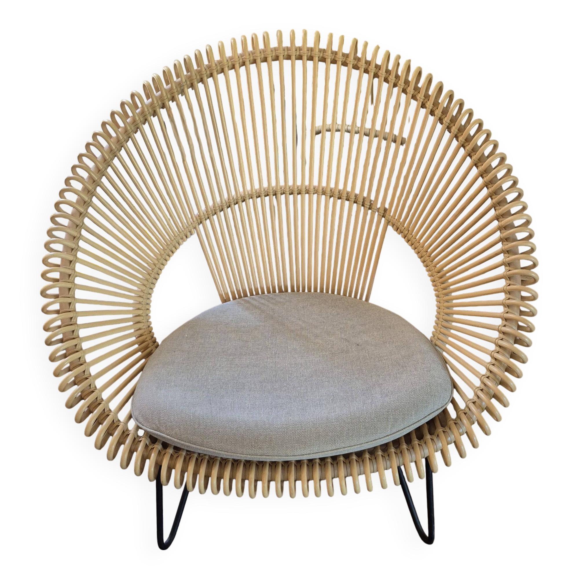 fauteuil en rotin et coussin d'assise
