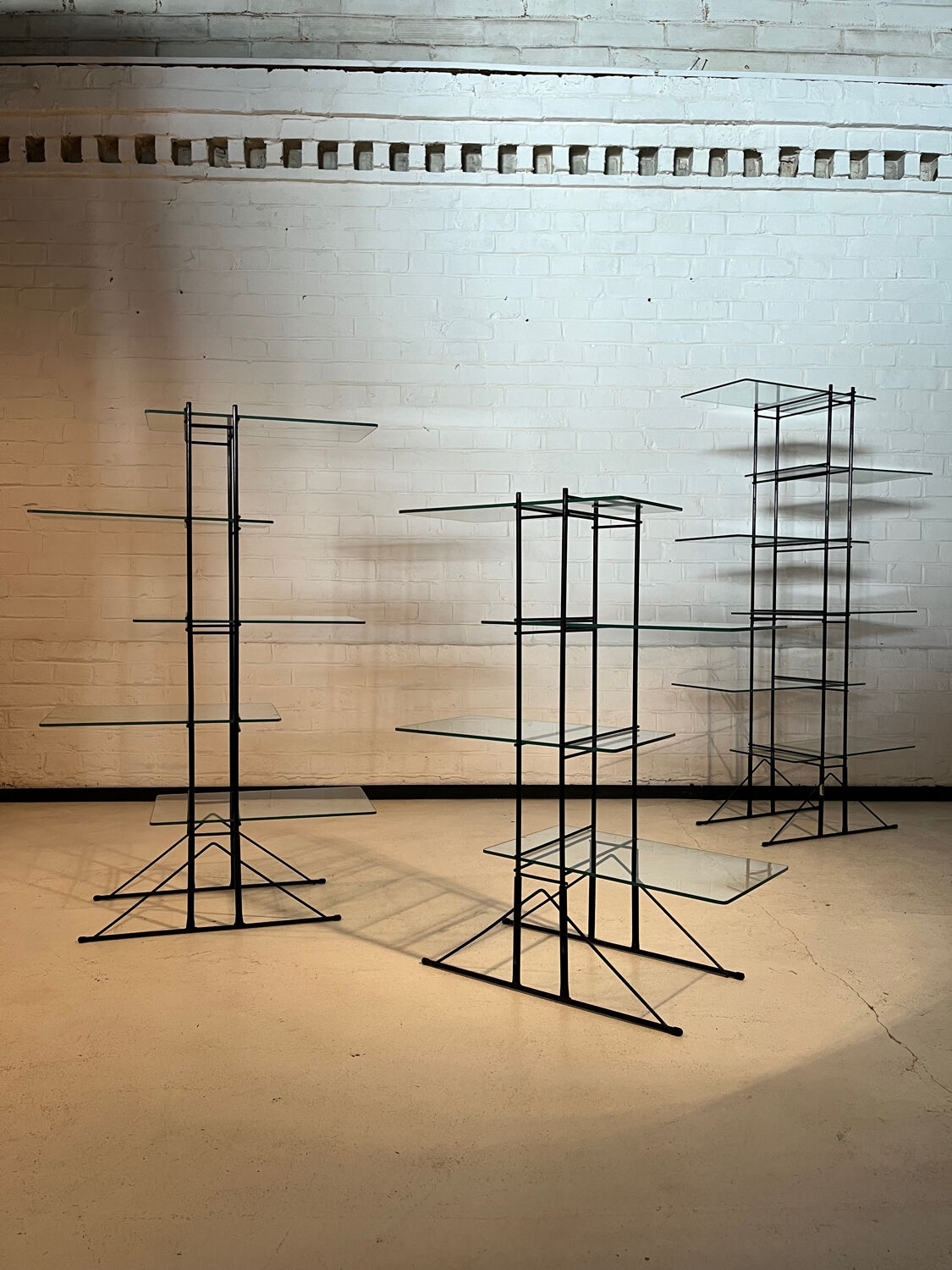 Ensemble de trois étagères etalex lodelinsart