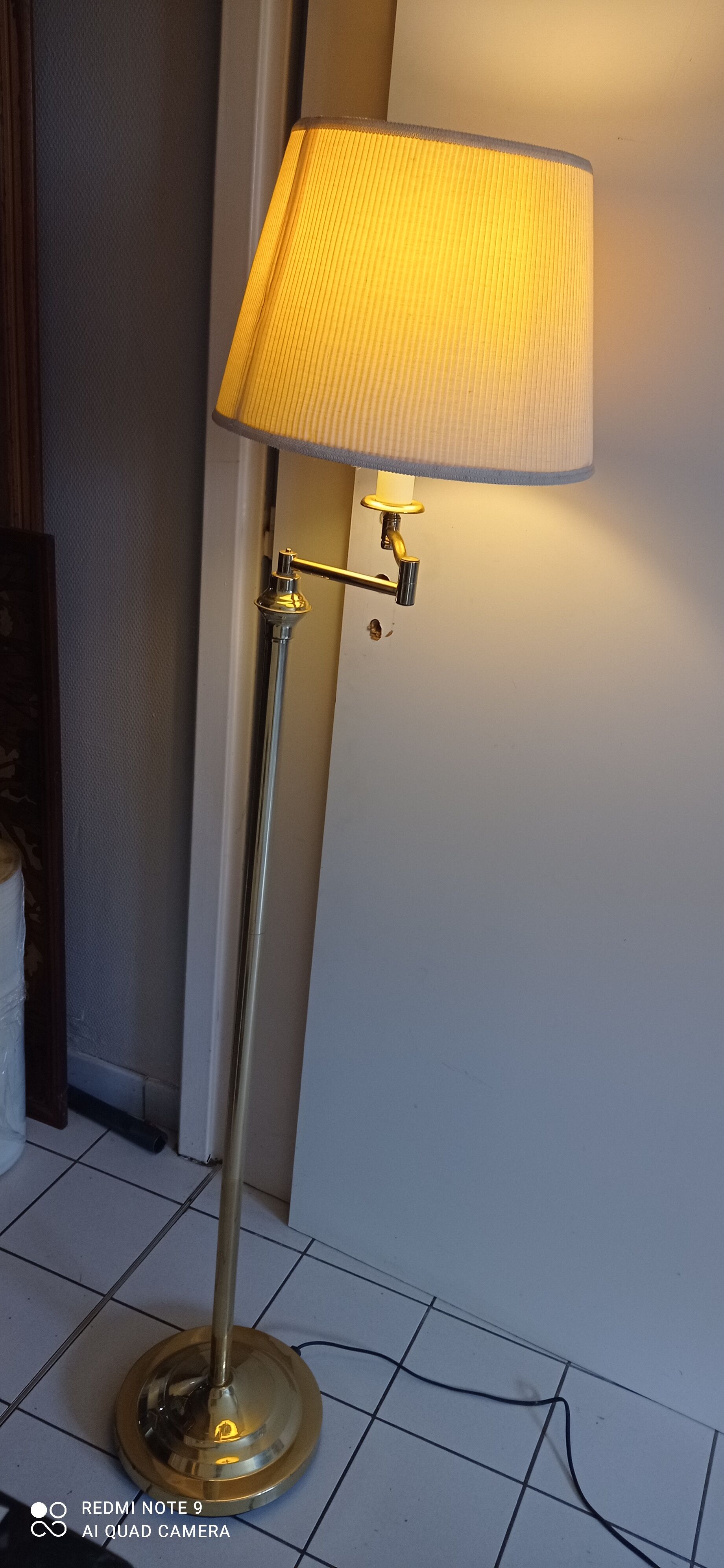 Floor lamp